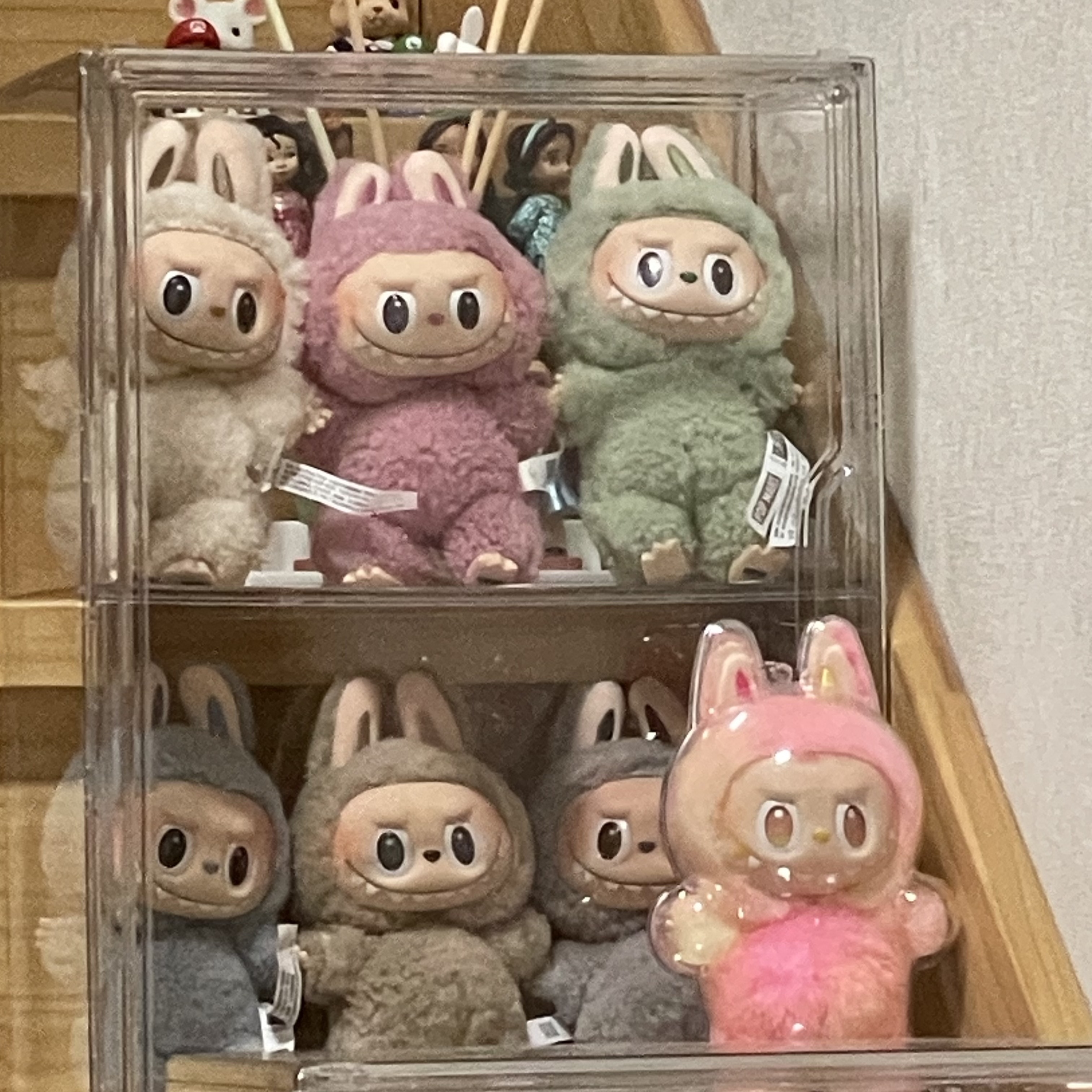 Pop Mart The Monsters Labubu Tasty Macarons Series Sealed Case (6 Blind Boxes), Pop Mart Labubu The Monsters Highlight Series Loyalty Keyring (Opened Case) 착용 스타일 - 1