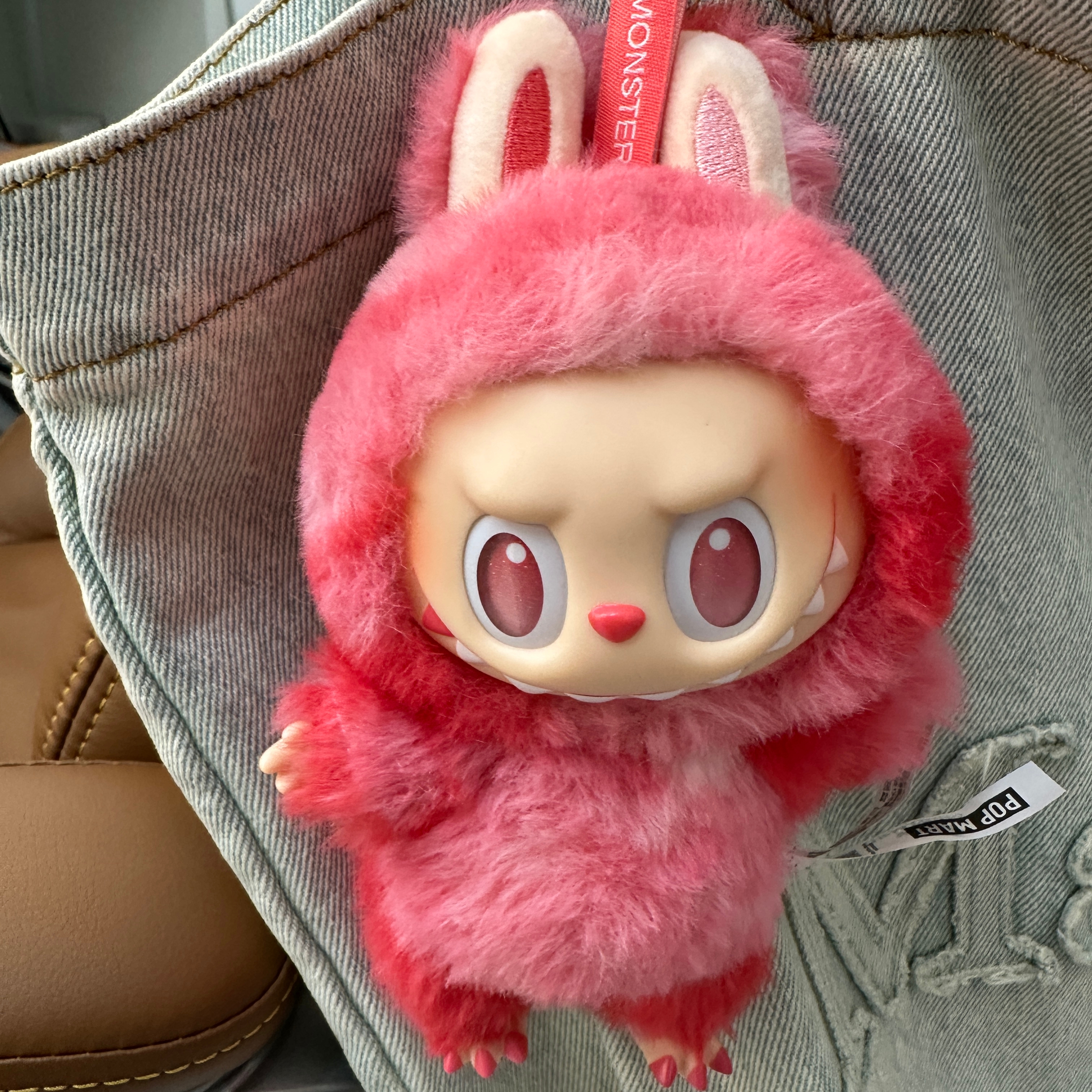 Pop Mart Labubu The Monsters Highlight Series Sealed Case (Bundle of 2/1 Blind Box) 착용 스타일