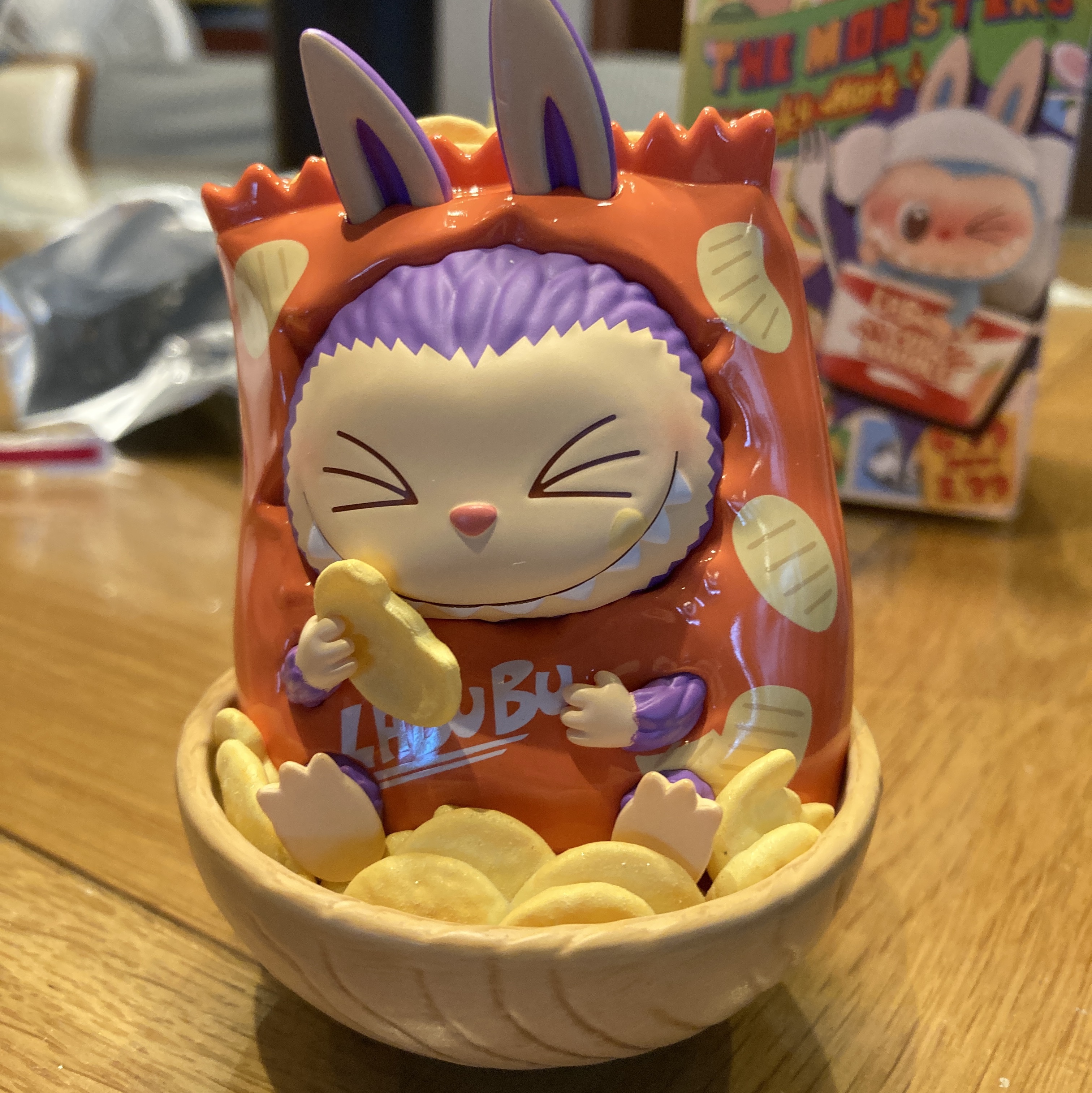 Pop Mart Labubu The Monsters Wacky Mart Series Figures (1 Blind Box) 착용 스타일