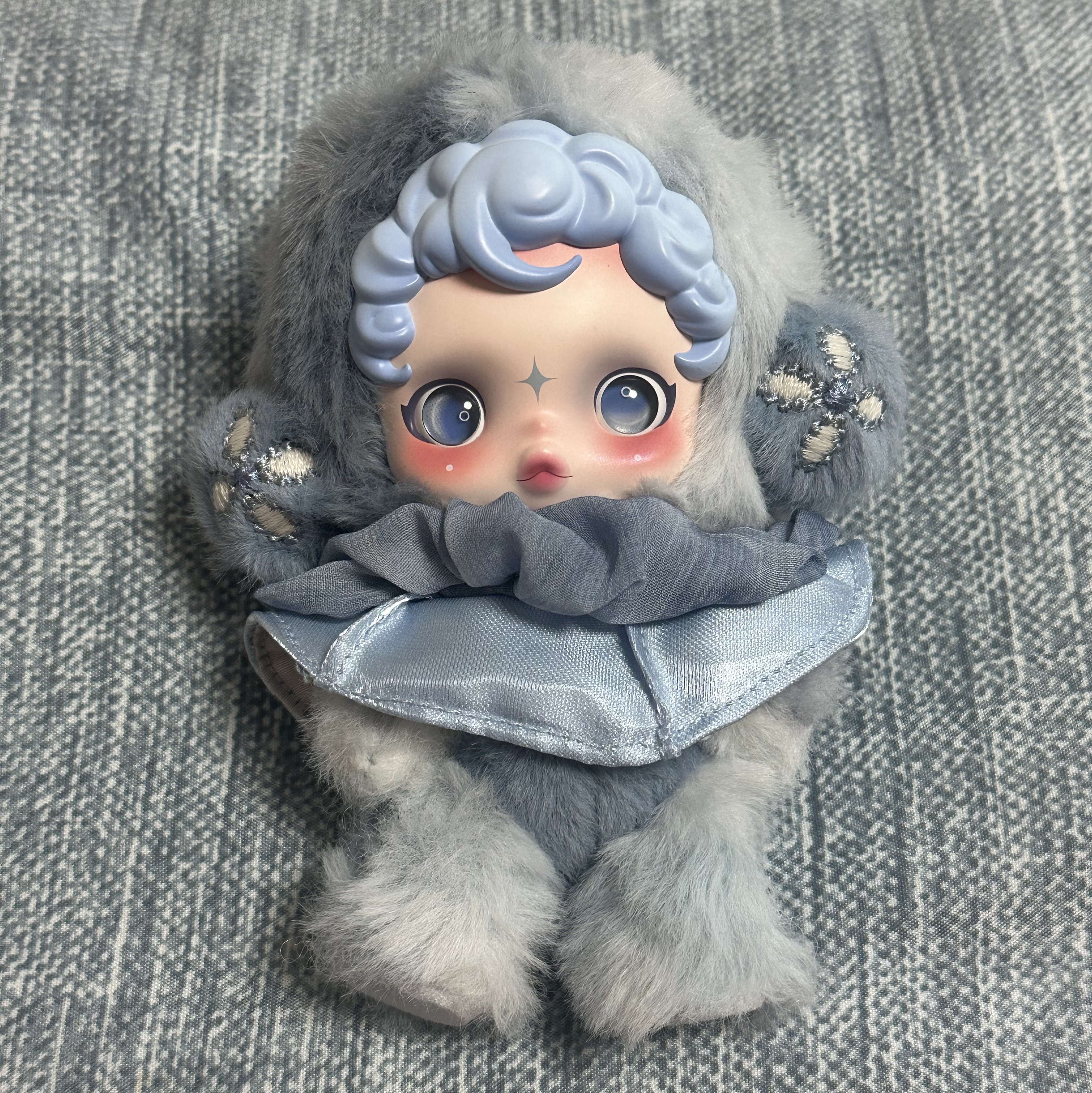 Pop Mart Skullpanda L’Impressionnisme Series Plush Doll Dew (Opened Case) 착용 스타일