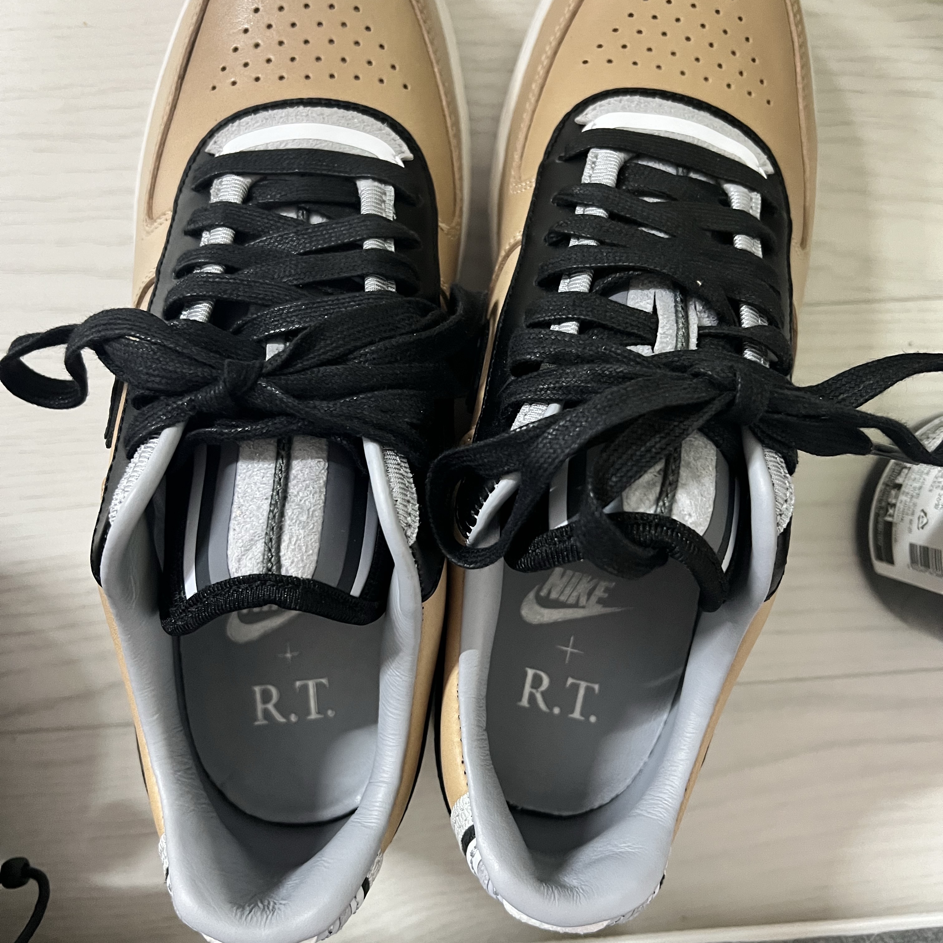 Nike x Riccardo Tisci Air Force 1 Low Tan 착용 스타일