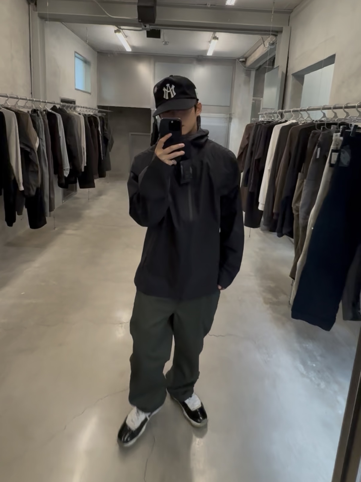 Sansan Gear Alea Shell Jacket Black 착용 스타일