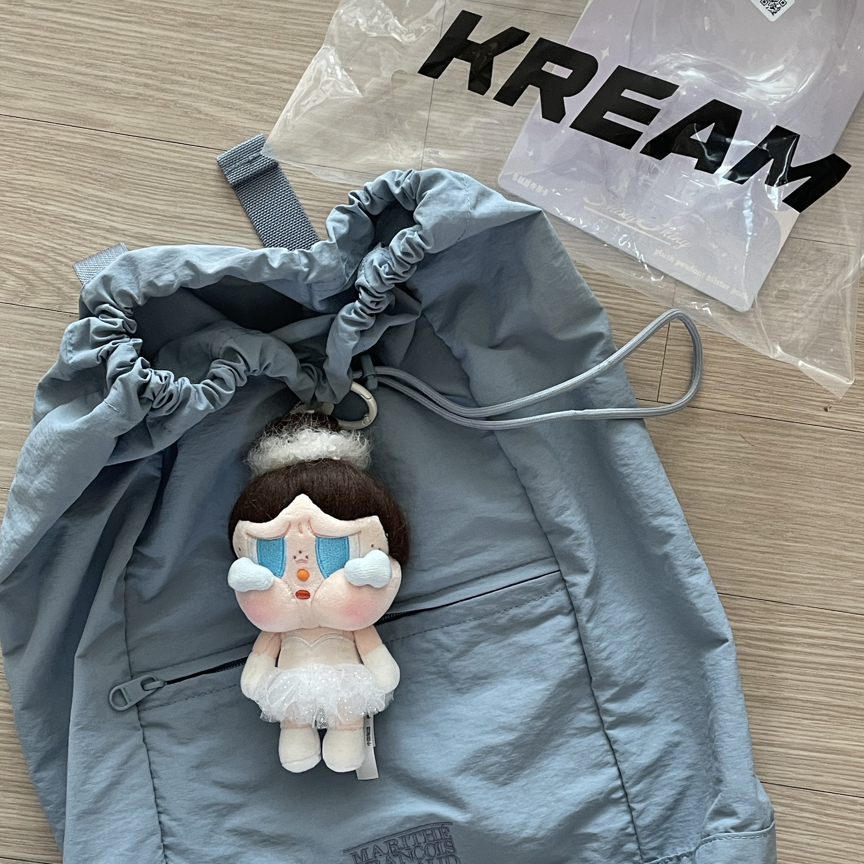 Pop Mart Crybaby Shiny Shiny Series Plush Pedant Blister Pack 착용 스타일