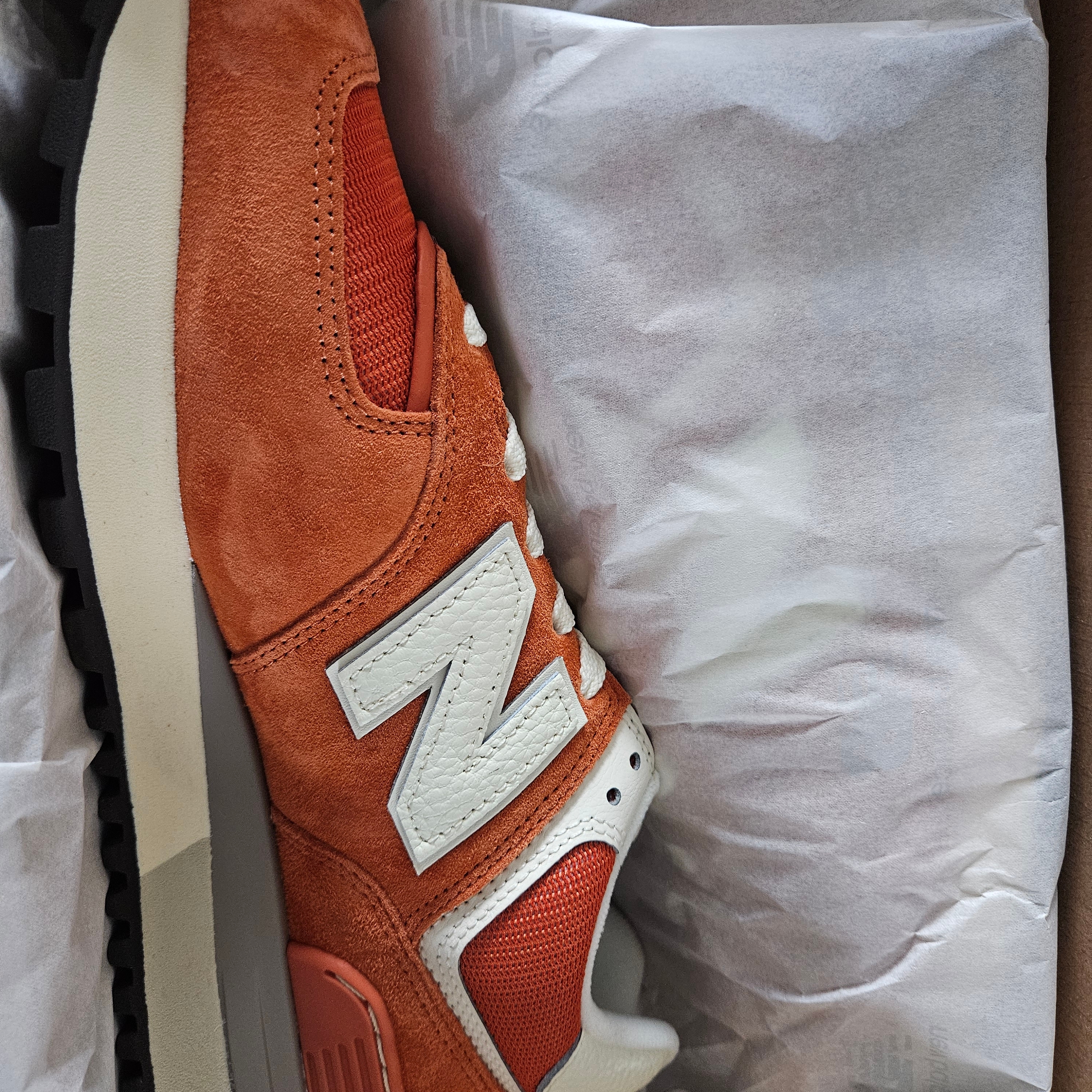 New Balance 574 Legacy Orange 착용 스타일