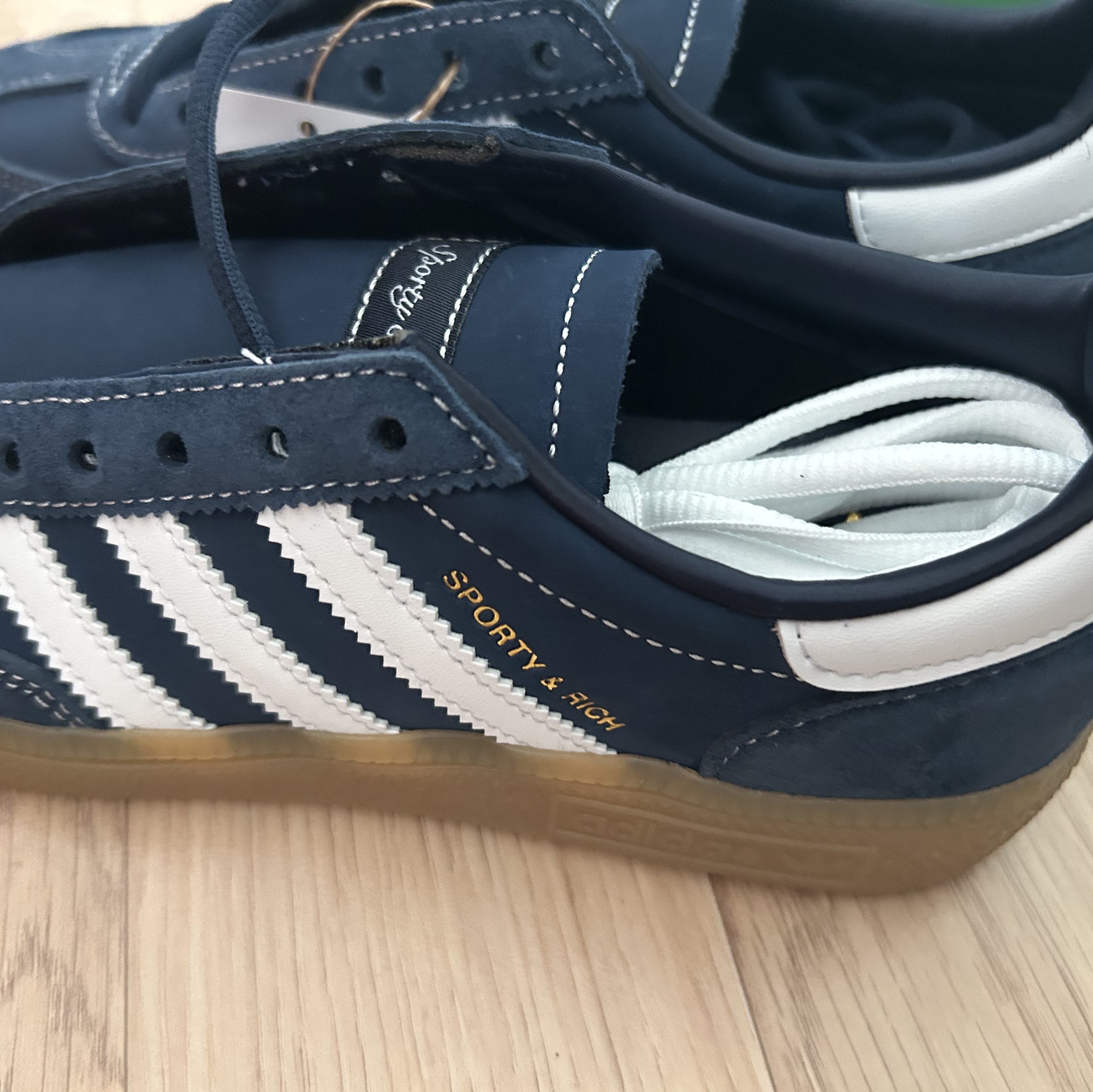 Adidas x Sporty & Rich Handball Spezial Night Indigo Cloud White 착용 스타일