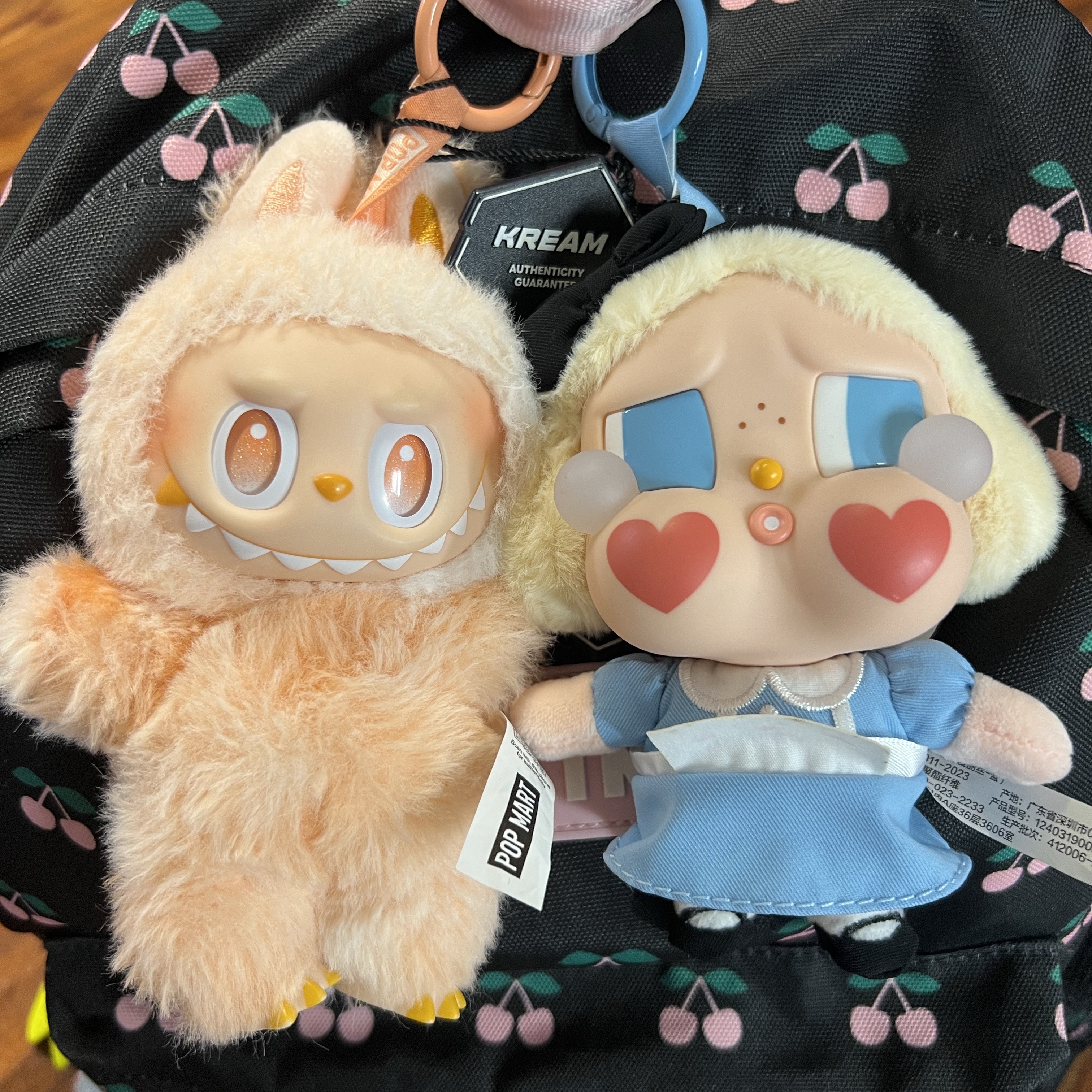 Pop Mart Crybaby Crying Again Series Plush Keyring She's Alice (Opened Case) 착용 스타일