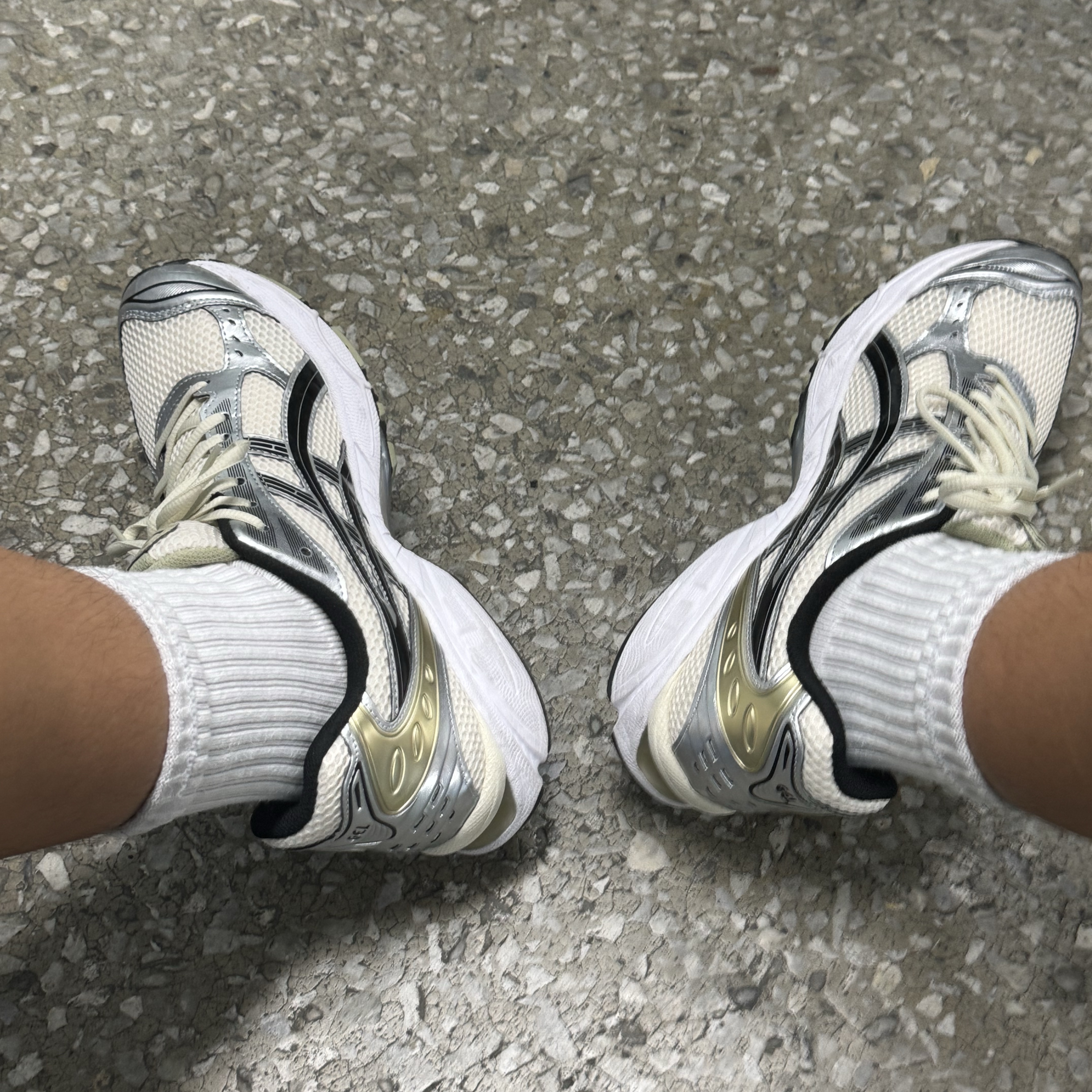 Asics Gel-Kayano 14 Birch Pure Silver 착용 스타일