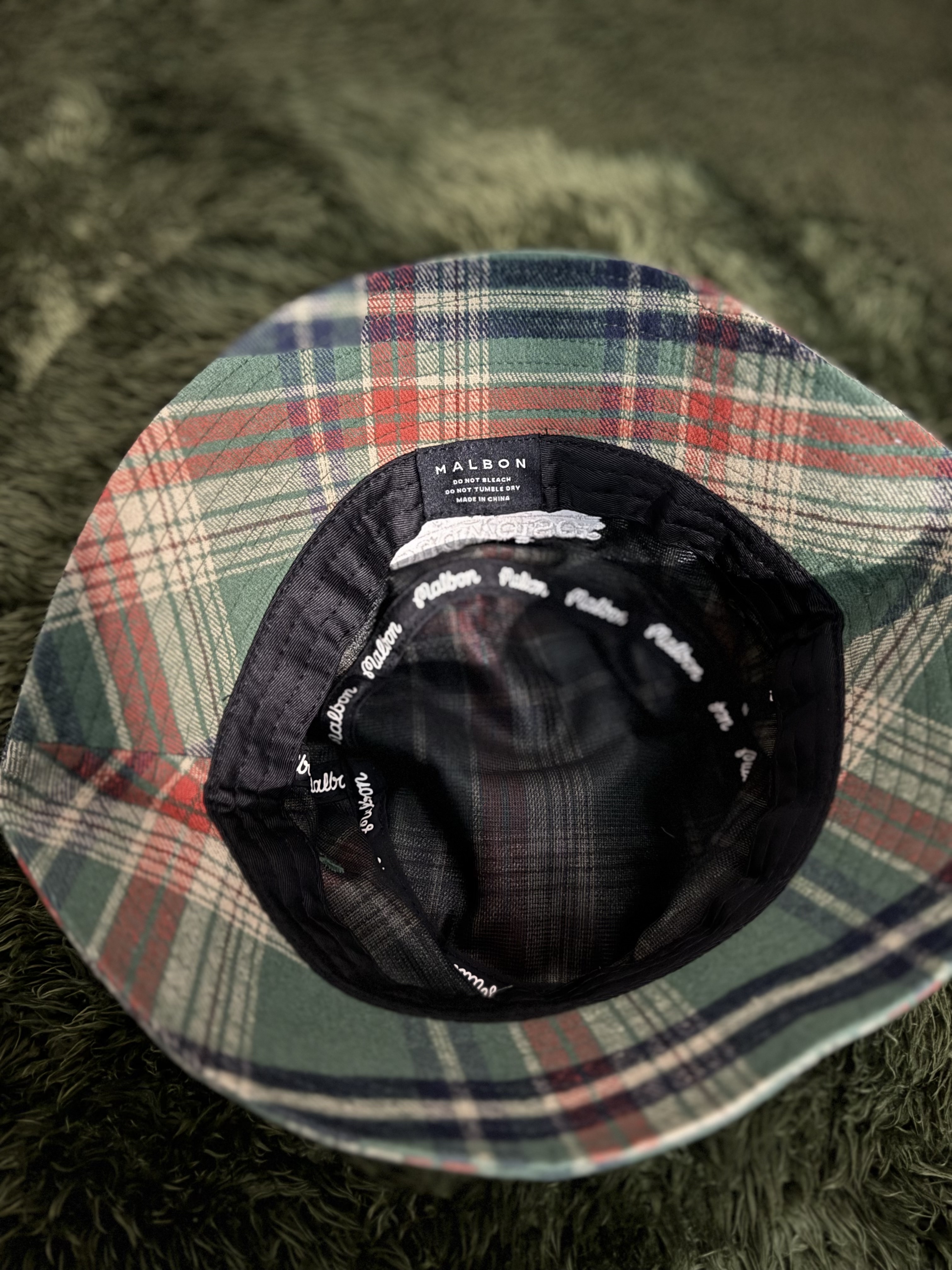 Malbon Golf x Budweiser Plaid Bucket Hat Red Plaid 착용 스타일 - 6