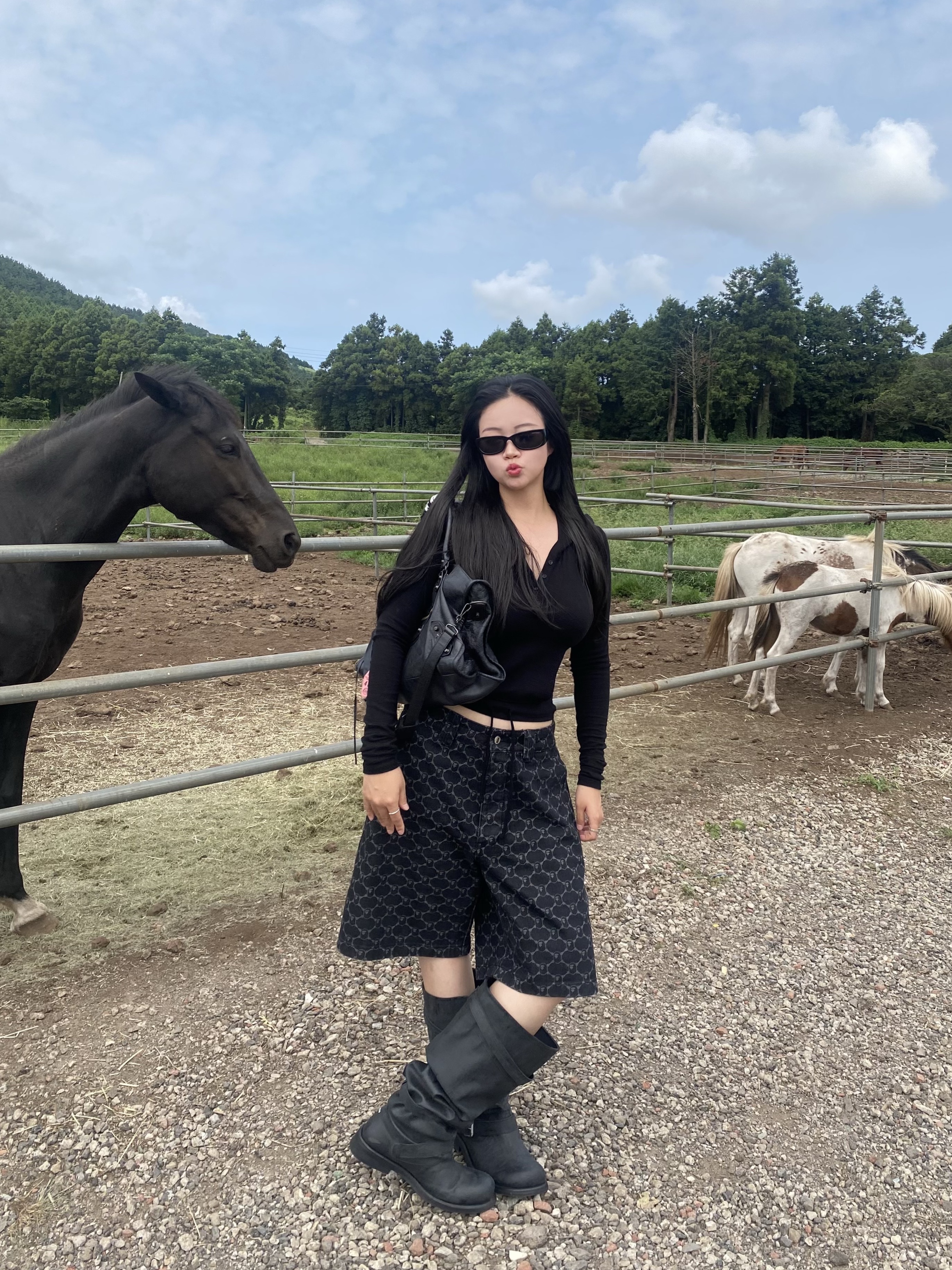 [6% 적립] NegativeThree  Slouchy Long Boots Washed Black 착용 스타일