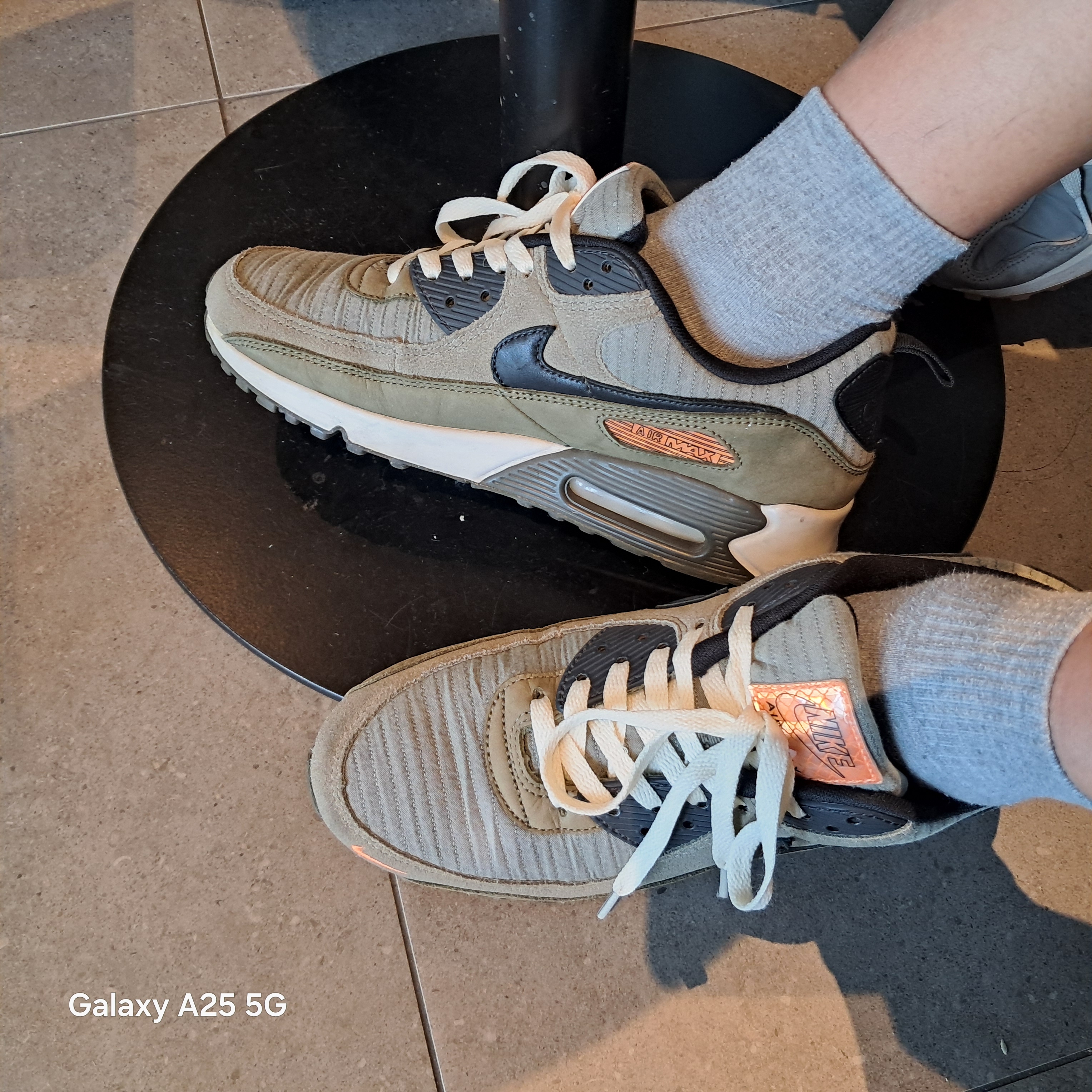 Nike Air Max 90 SE Surplus Supply 착용 스타일 - 2