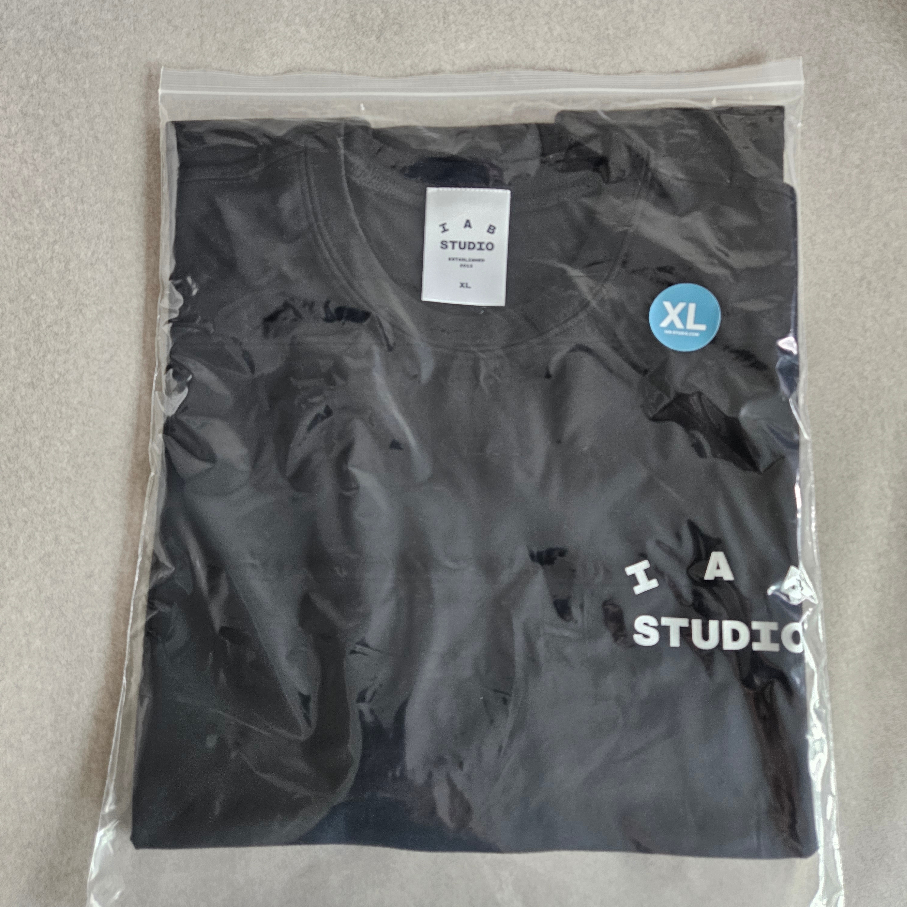 IAB Studio Basic T-Shirt Black White 착용 스타일