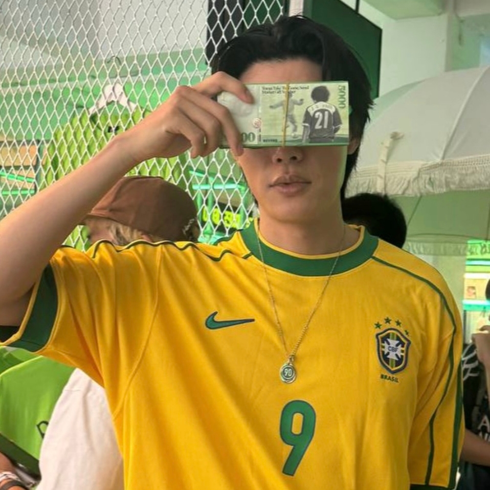 Nike Brazil 1998 Reissue Soccer Replica Jersey Varsity Maize Ronaldo (Marking Ver.) 착용 스타일