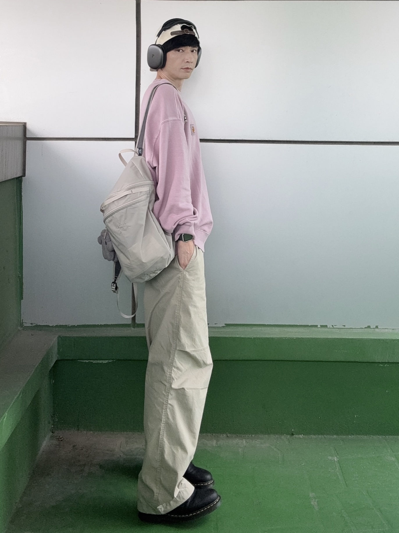 Dr. Martens 1461 Ambassador Black, Uniqlo C Wide Parachute Pants Beige - KR 착용 스타일 - 4