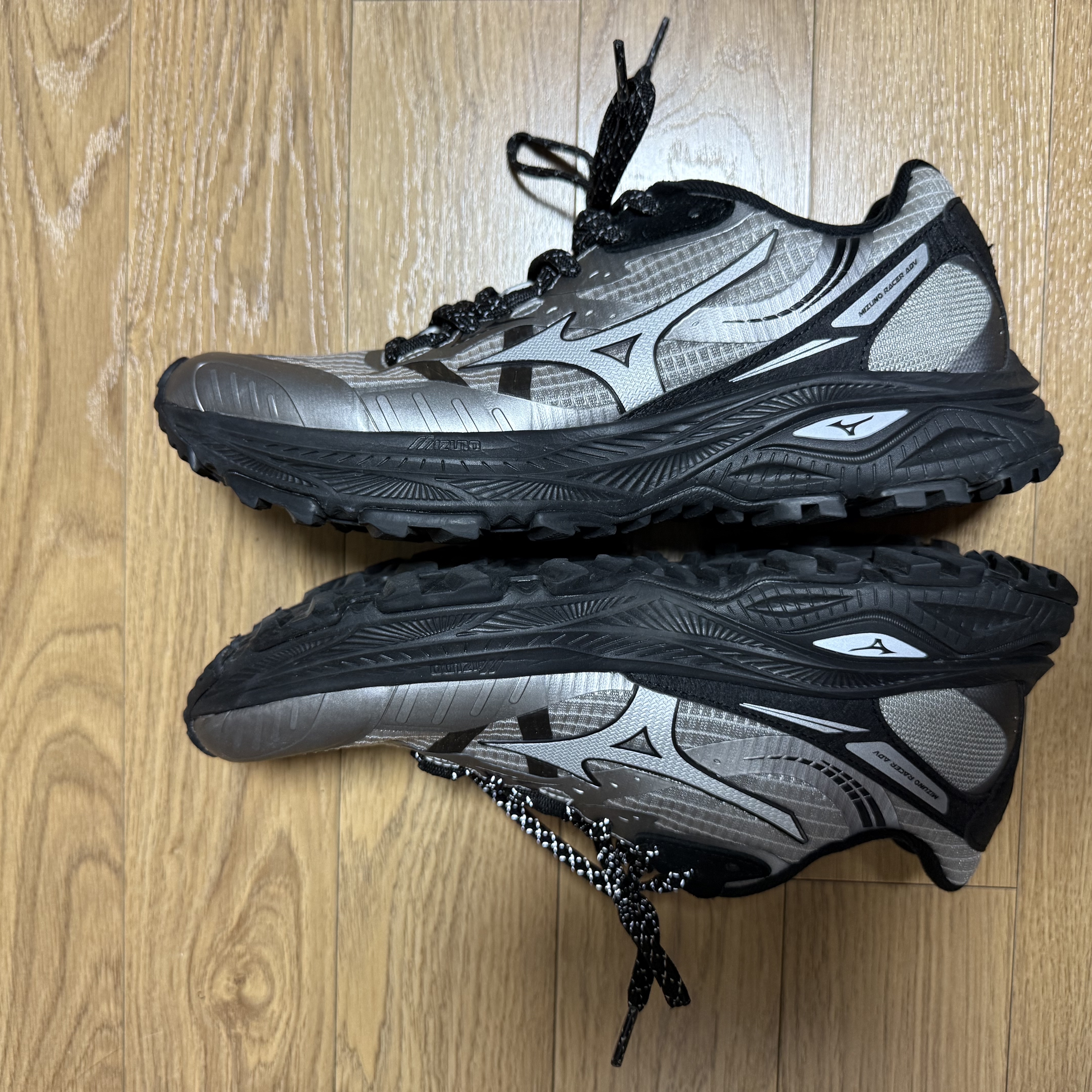 Asics GT-2160 Black Pure Silver, (W) Adidas Tokyo Off White Better Scarlet 착용 스타일 - 3