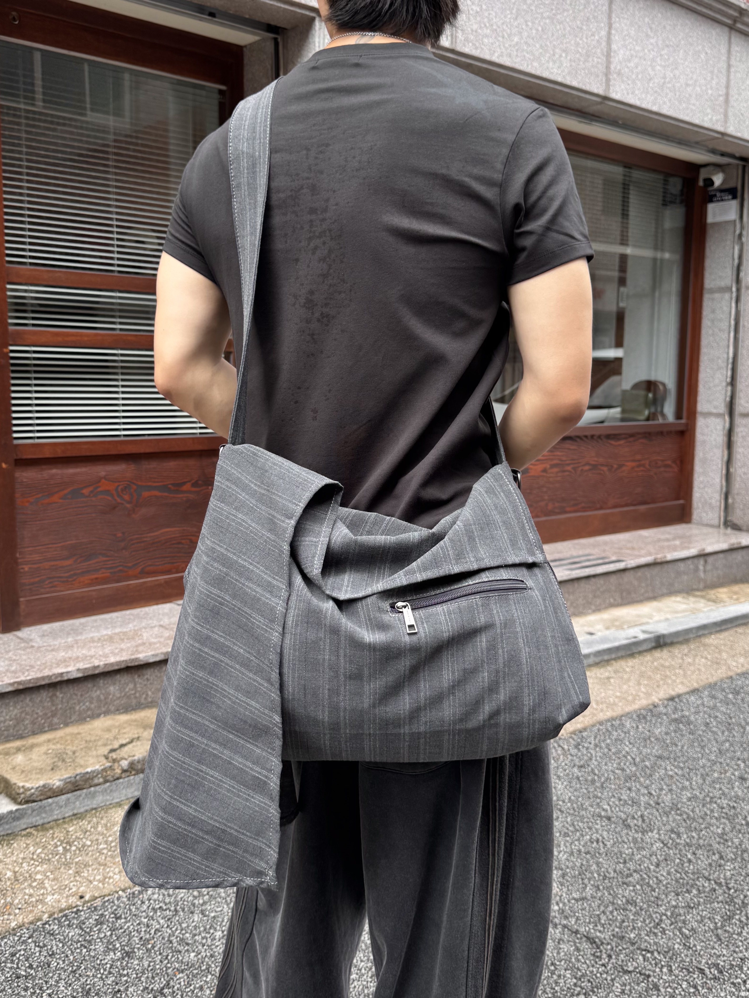 On Running x Post Archive Faction (Paf) Cloudmonster 2 Seedling White, Oakley Plantaris Matte Black Frame Prizm Grey Lenses Regular Universal Fit 착용 스타일 - 6