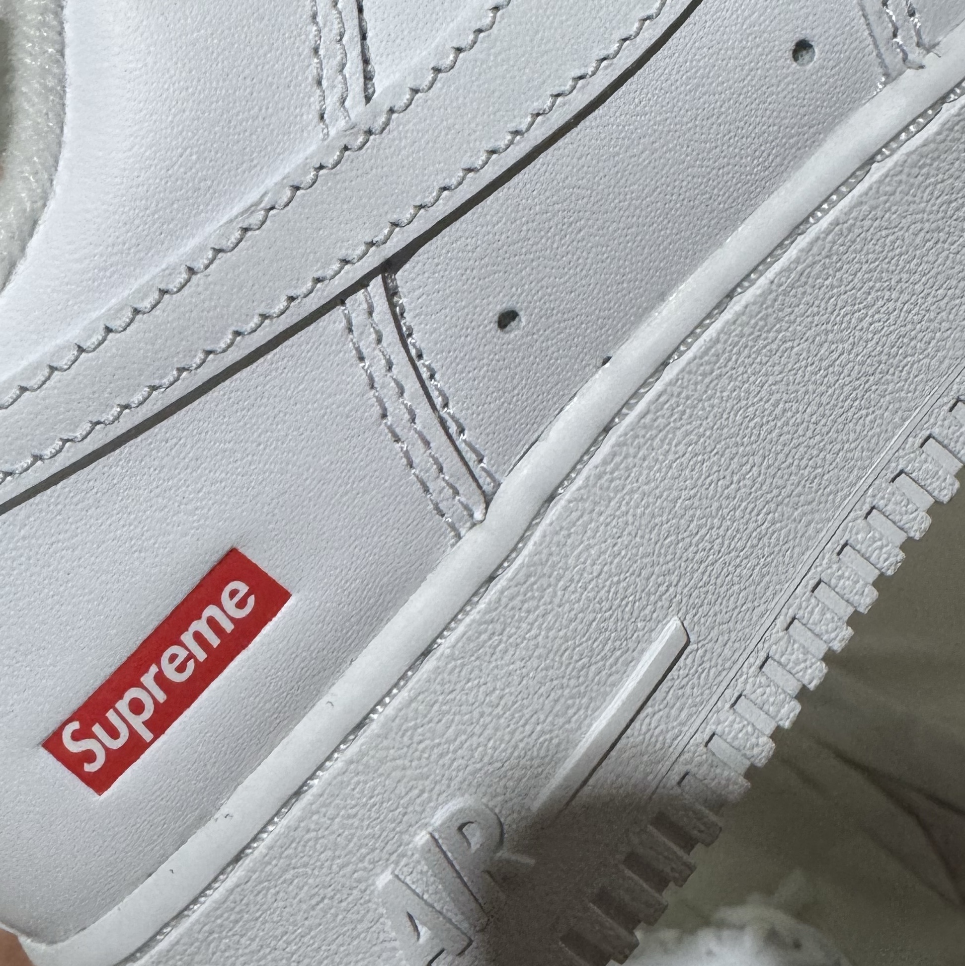 Nike x Supreme Air Force 1 Low White 착용 스타일