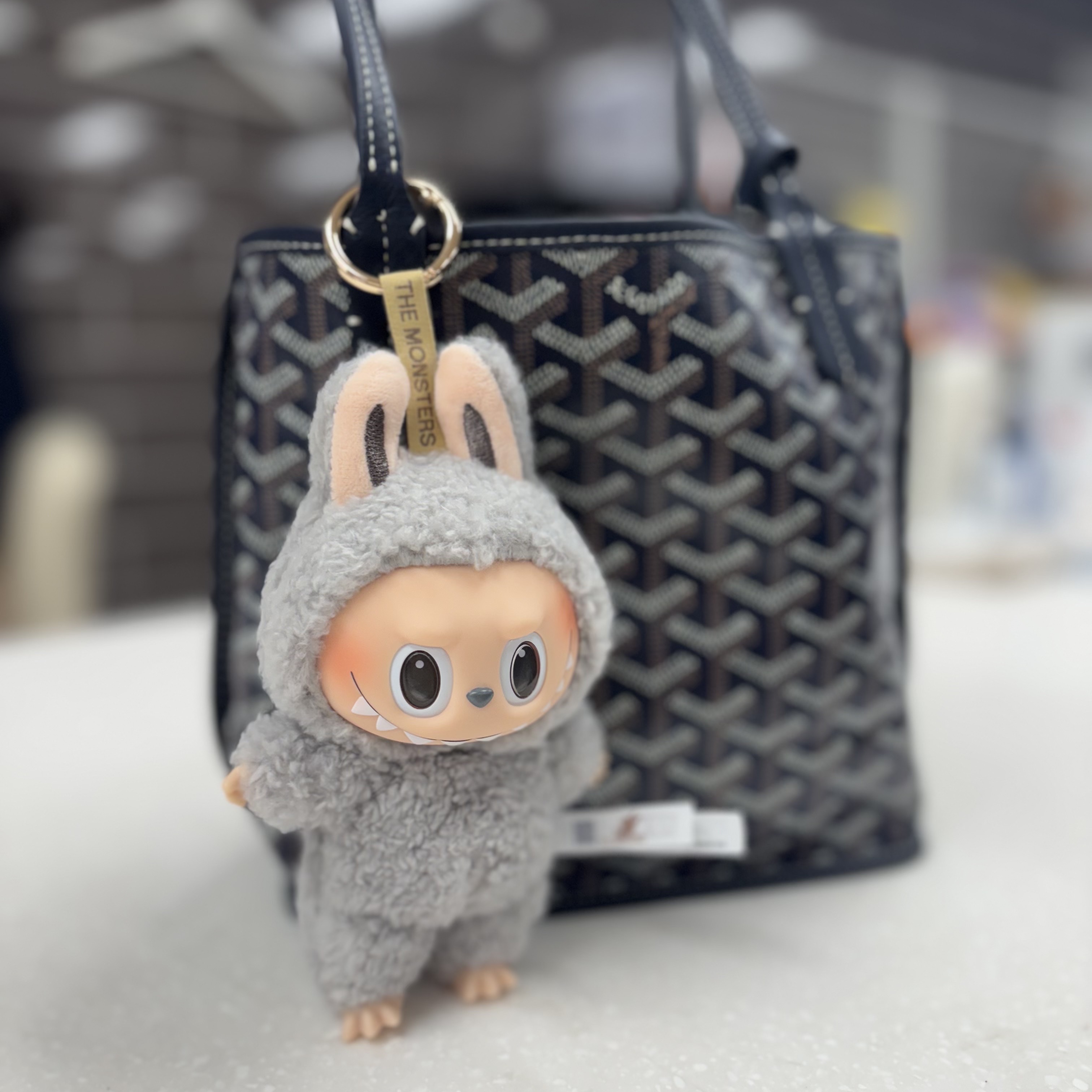 Pop Mart Labubu The Monsters Labubu Tasty Macarons Series Sesame Bean Keyring (Opened Case) 착용 스타일
