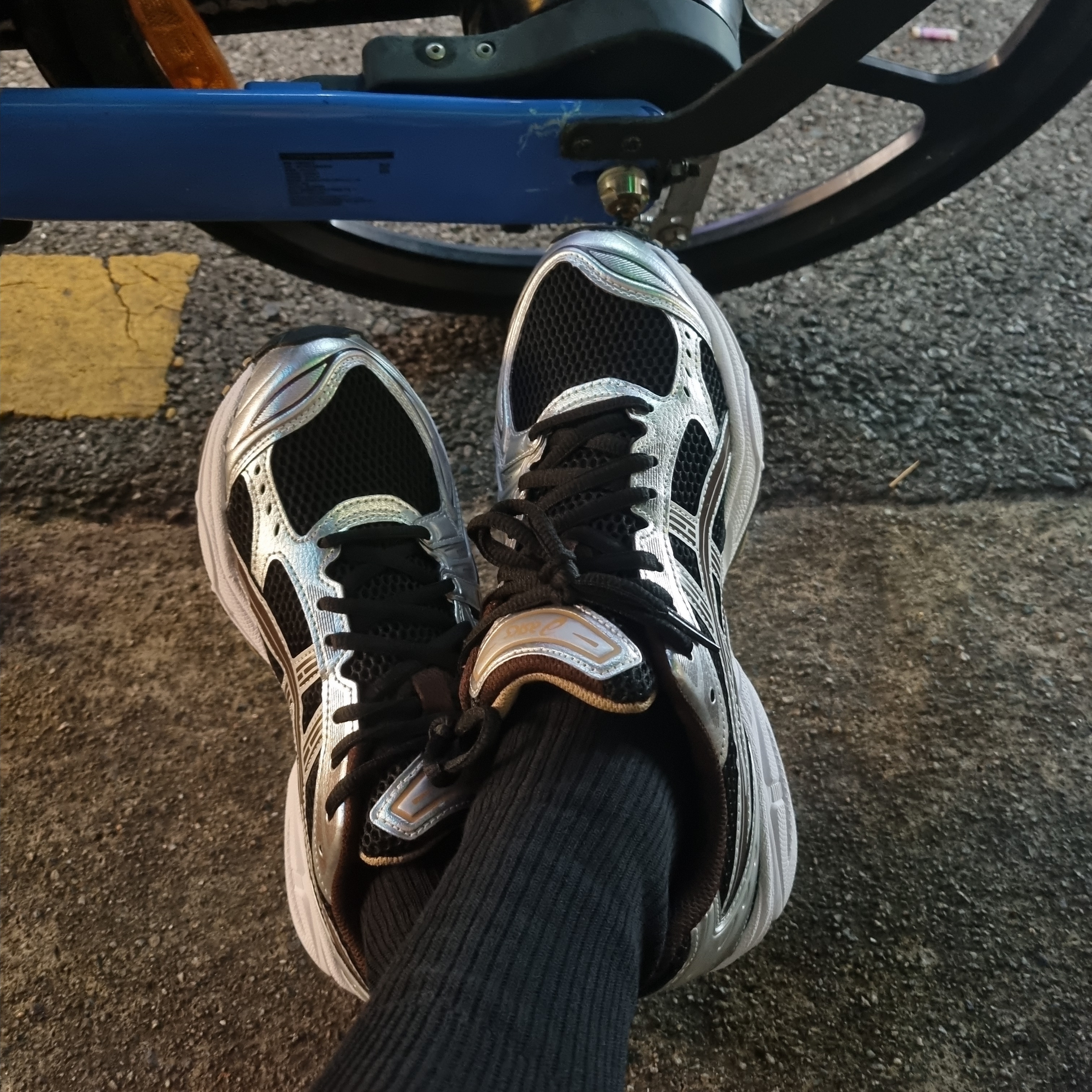 Asics Gel-Kayano 14 Black Coffee 착용 스타일