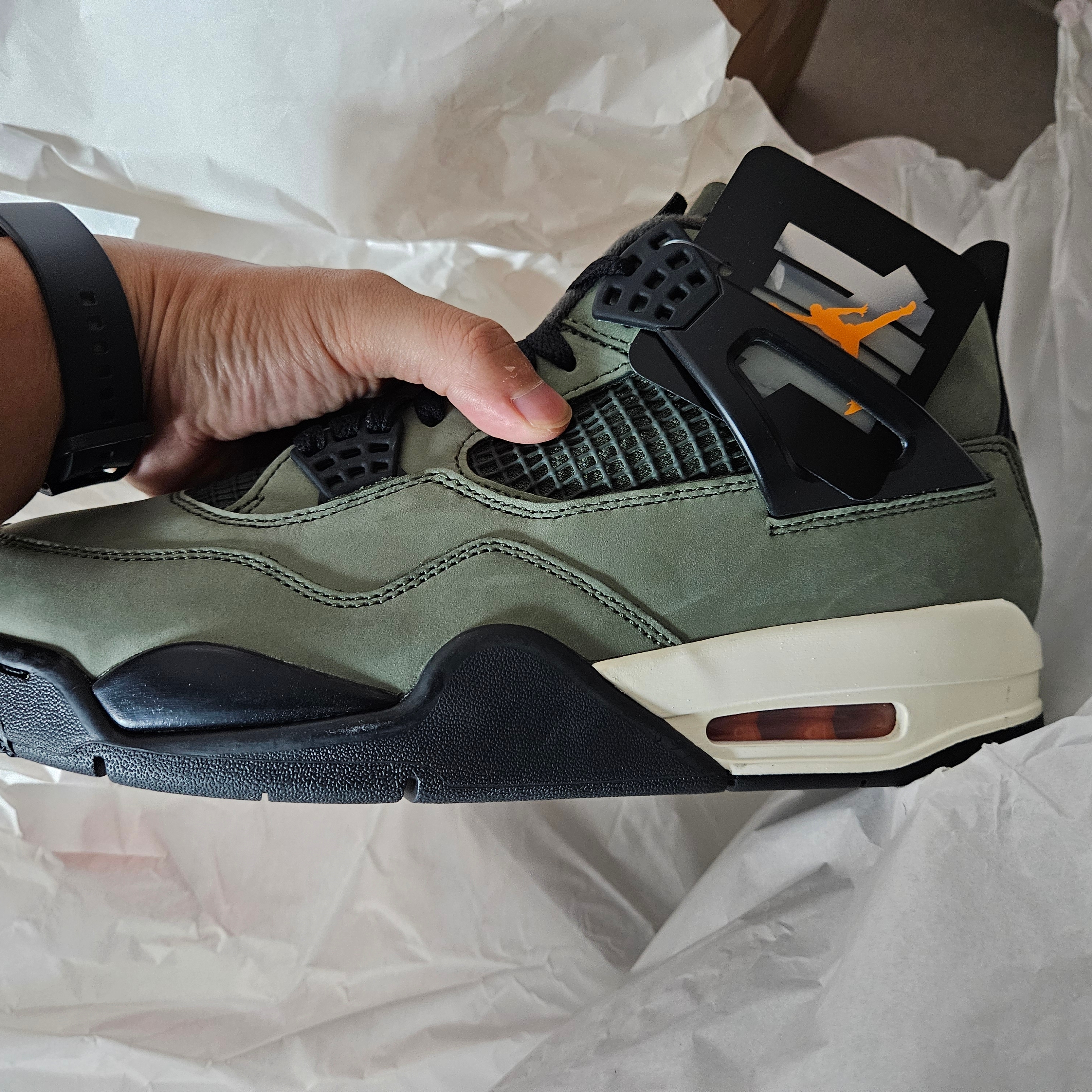 Jordan 4 x Undefeated Retro OG SP Deep Green and Clementine 착용 스타일