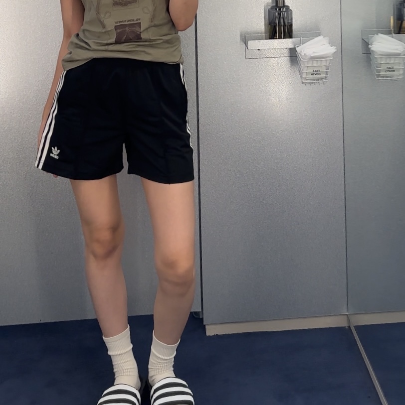(W) Adidas Firebird Shorts Black - US Sizing 착용 스타일