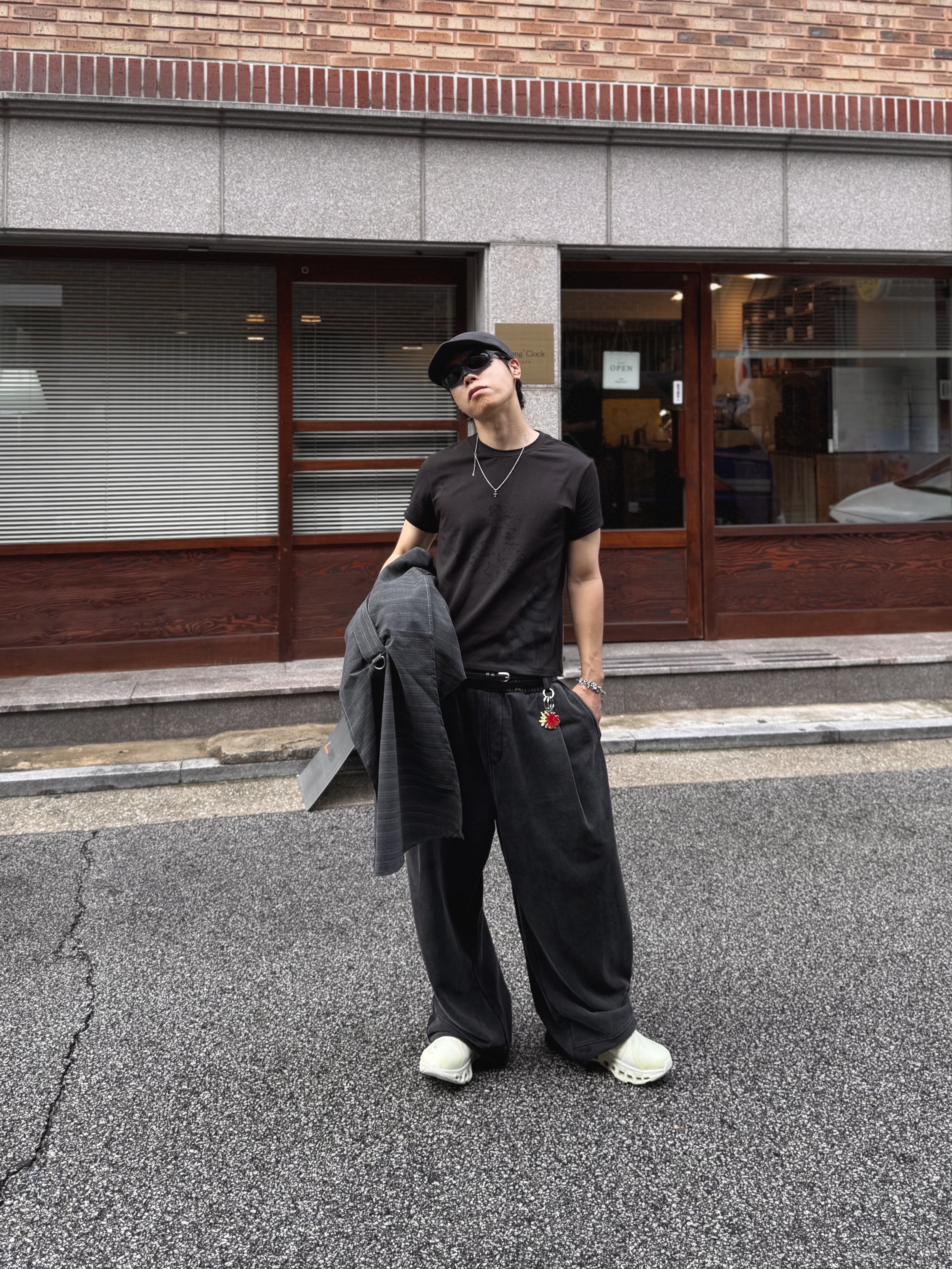 On Running x Post Archive Faction (Paf) Cloudmonster 2 Seedling White, Oakley Plantaris Matte Black Frame Prizm Grey Lenses Regular Universal Fit 착용 스타일 - 10