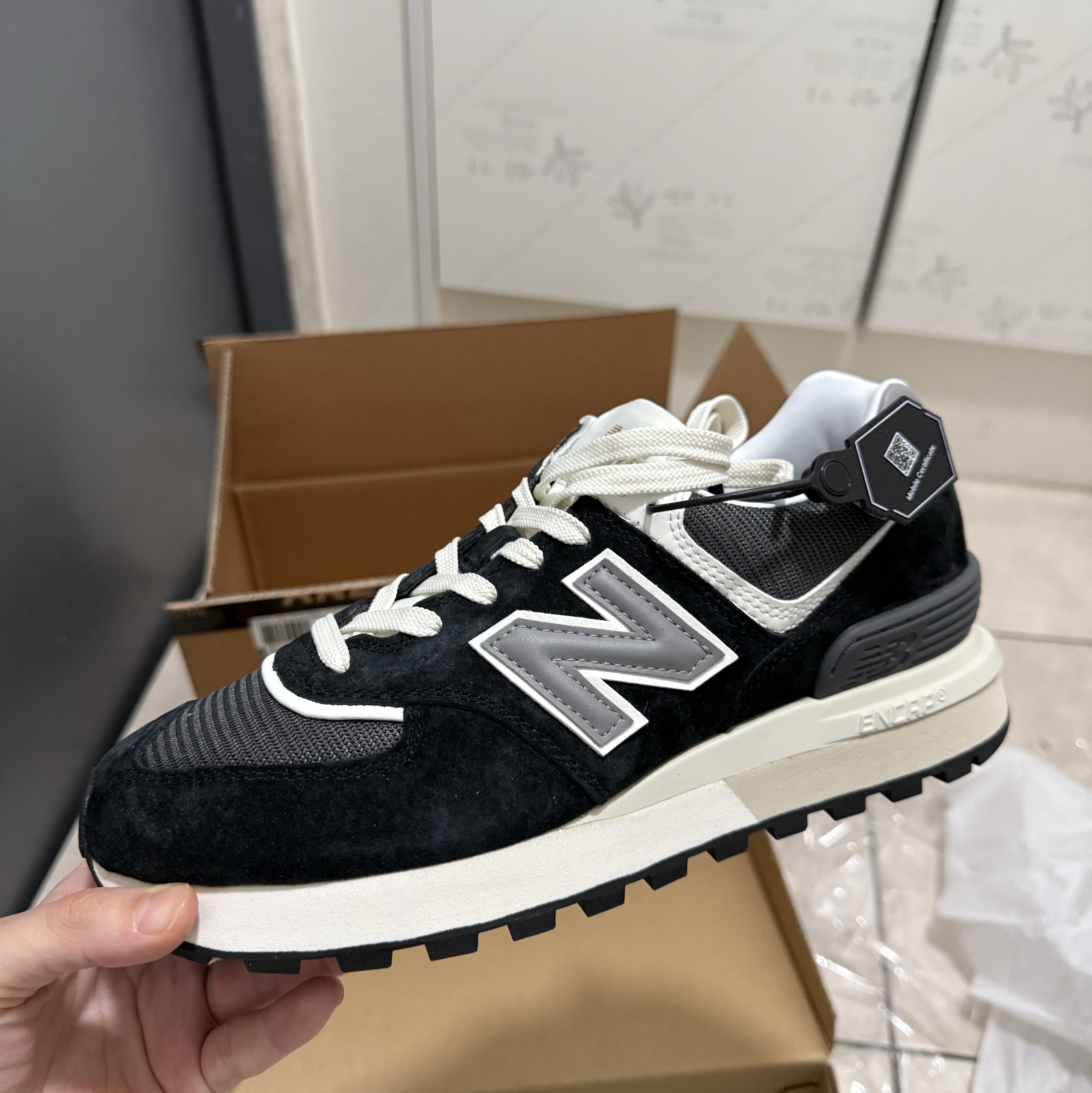 New Balance 574 Legacy Black 착용 스타일 - 3
