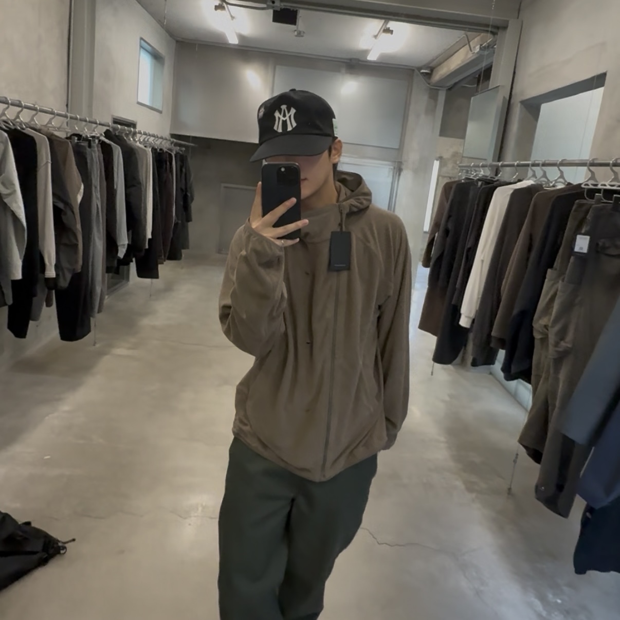 Sansan Gear Button Fleece Jacket Brown 착용 스타일