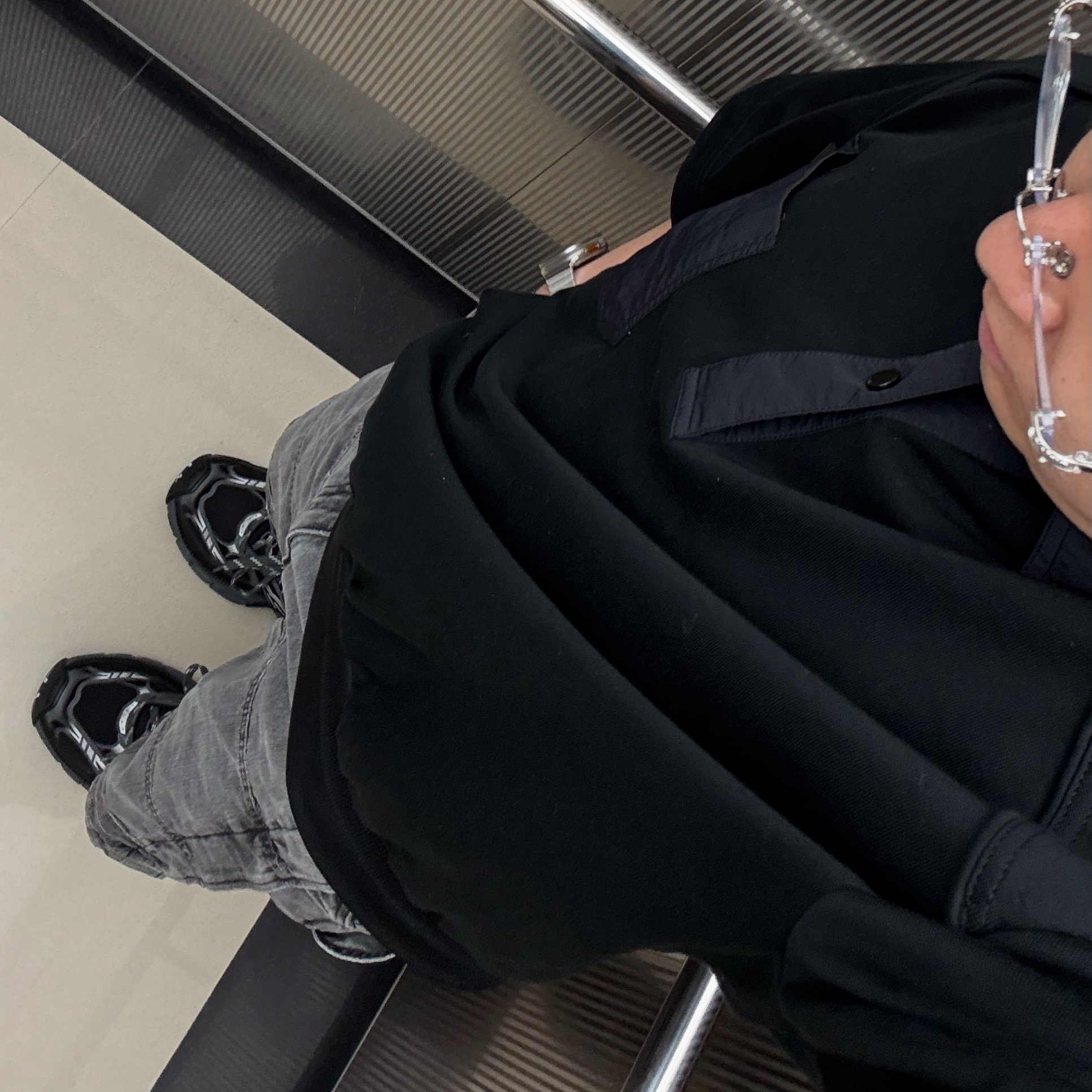 Balenciaga 6XL Sneakers Black Gray, Chrome Hearts Pills III Shiny Silver Black Plastic 착용 스타일