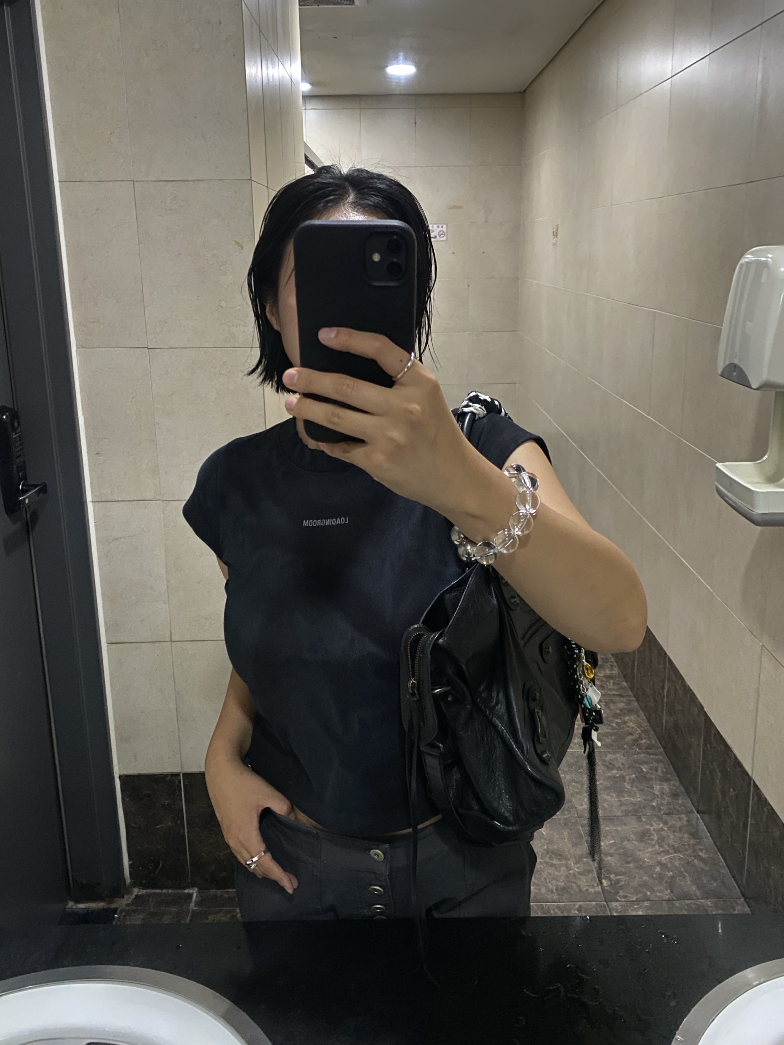 Balenciaga Le City Medium Bag Black 착용 스타일