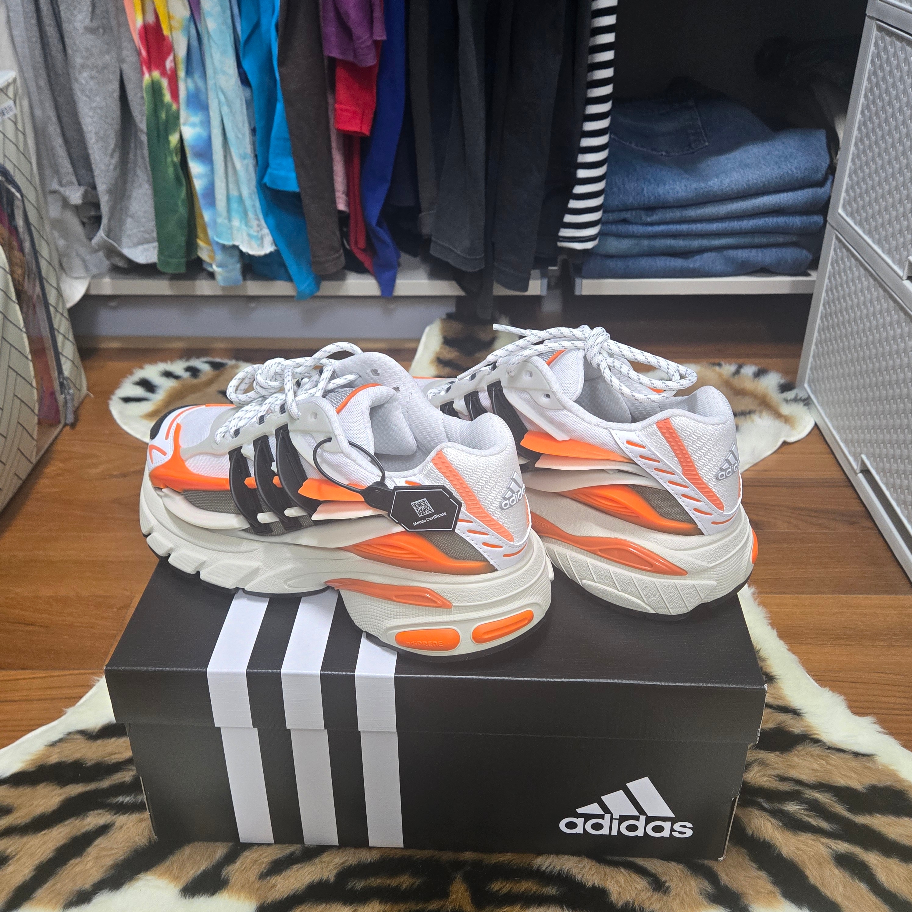 Adidas x Pharrell Williams Adistar Jellyfish Focus Olive Core Black 착용 스타일