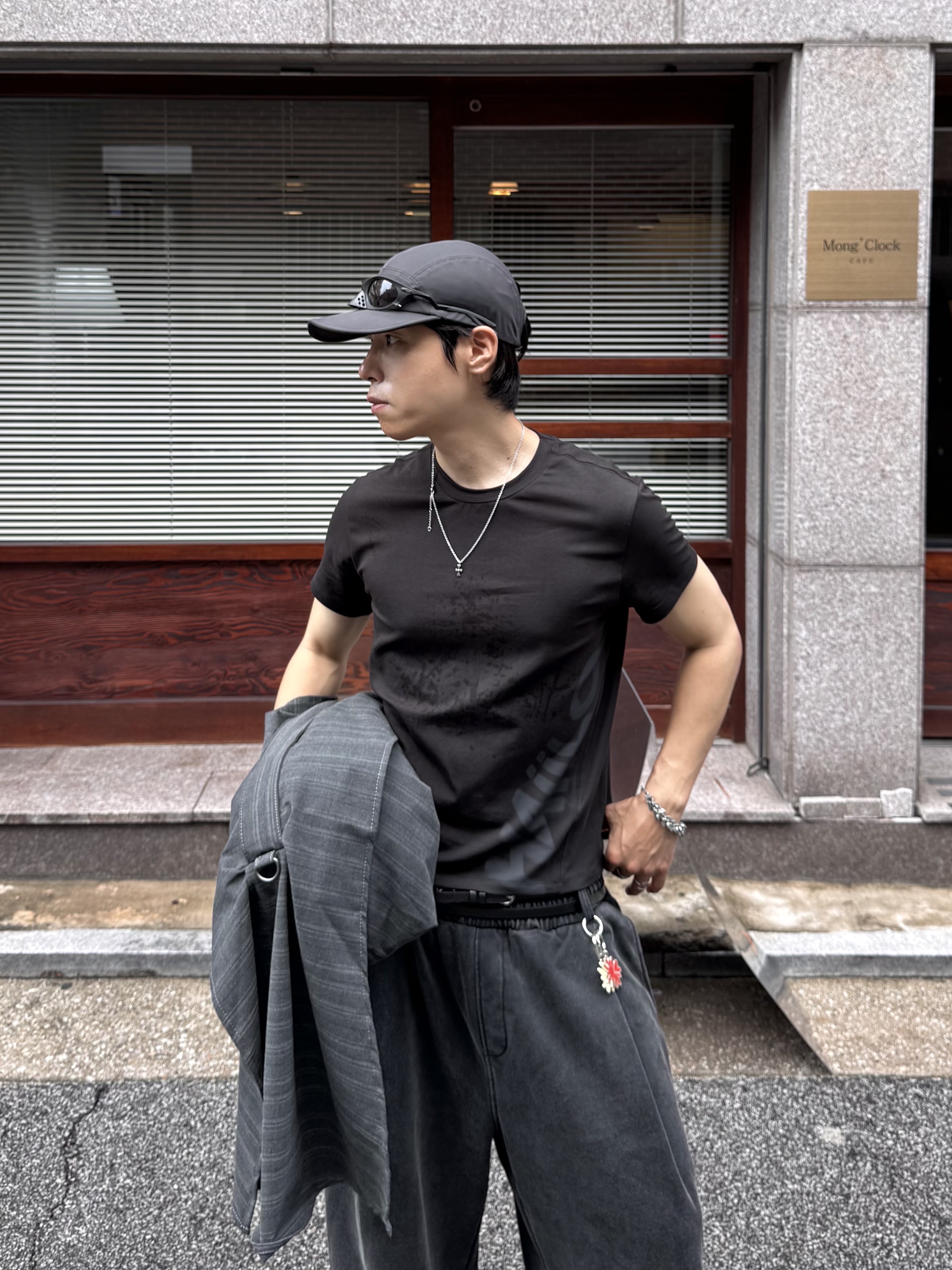 On Running x Post Archive Faction (Paf) Cloudmonster 2 Seedling White, Oakley Plantaris Matte Black Frame Prizm Grey Lenses Regular Universal Fit 착용 스타일 - 9