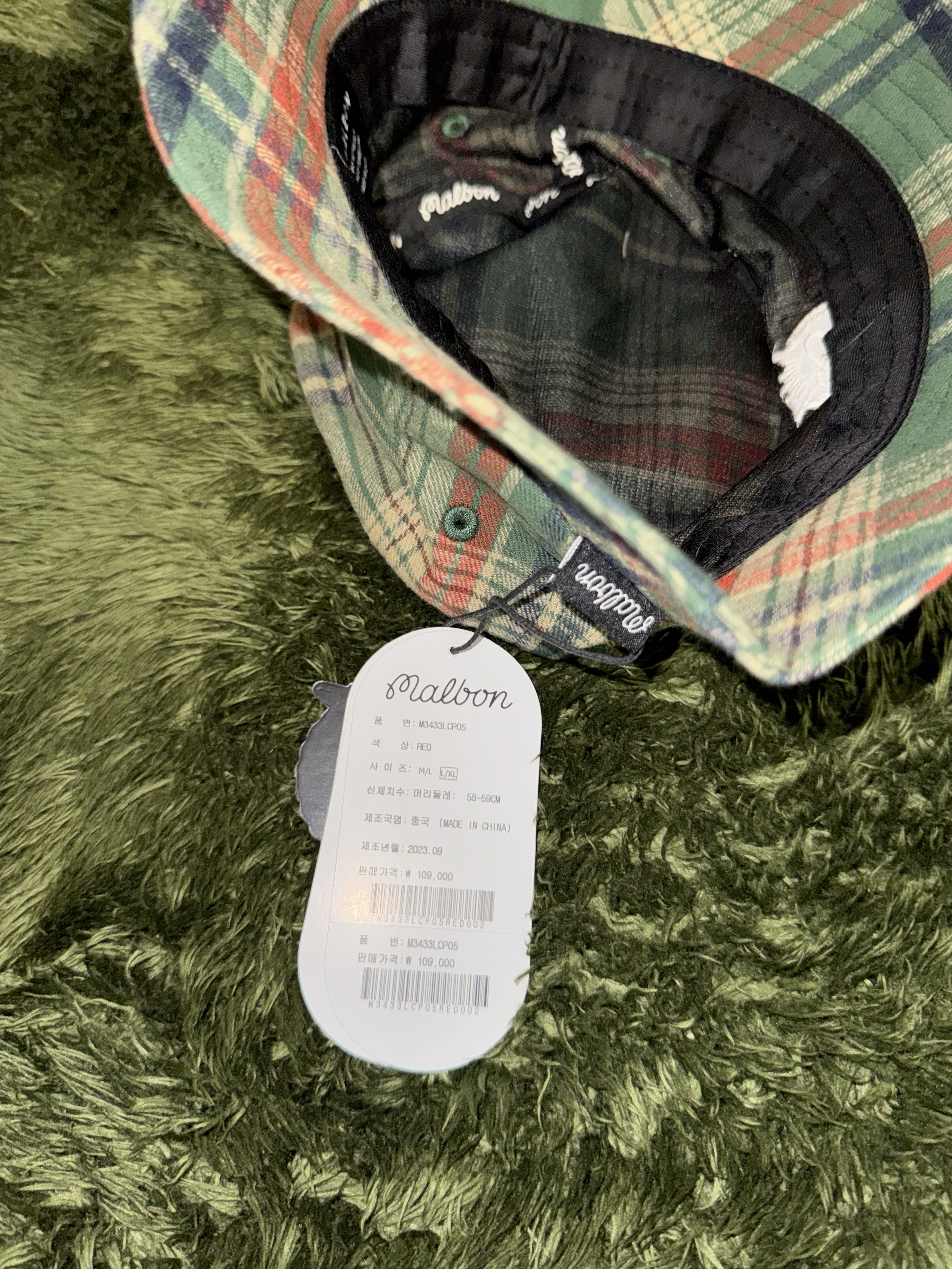 Malbon Golf x Budweiser Plaid Bucket Hat Red Plaid 착용 스타일 - 7