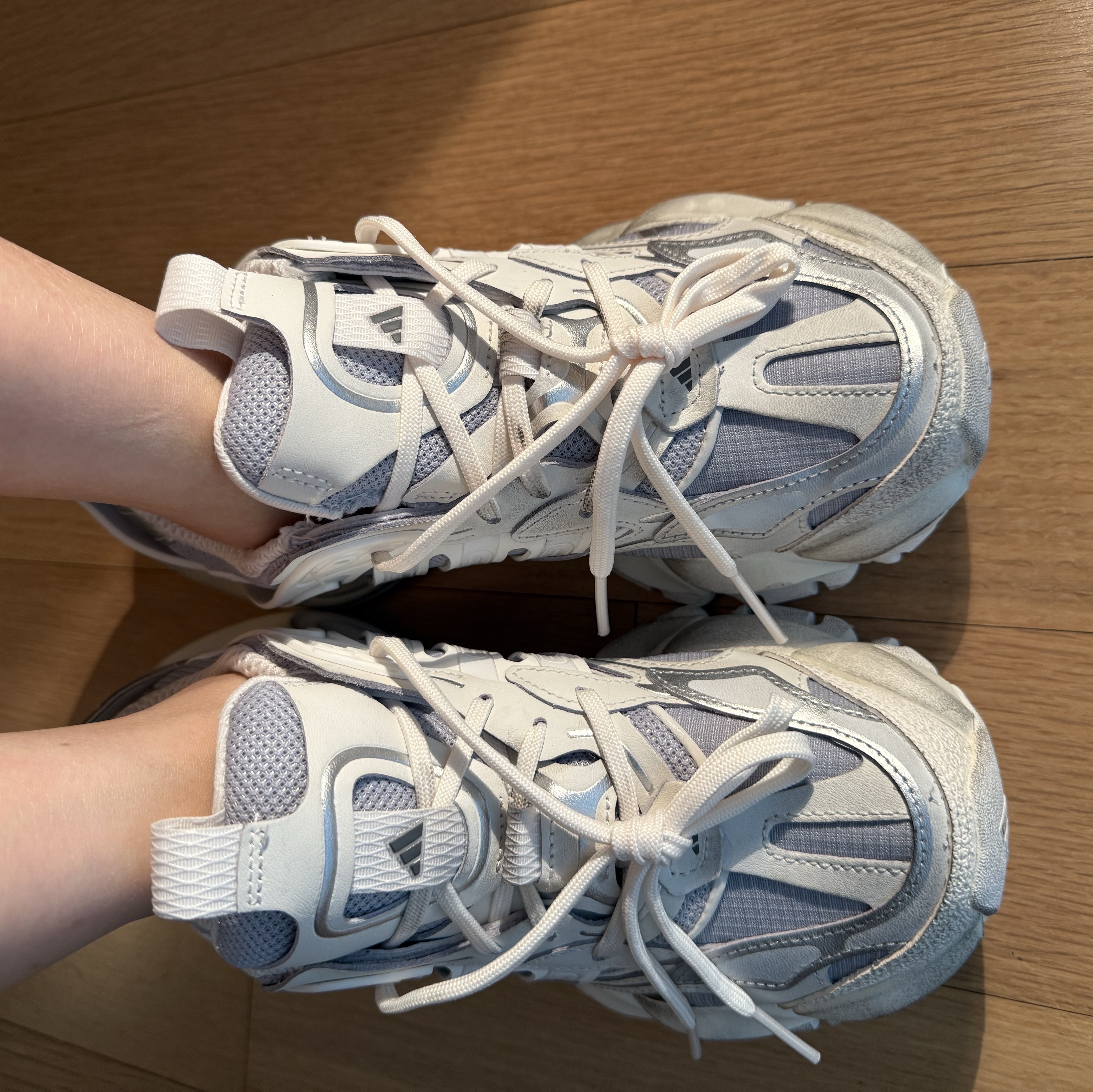 Adidas Vento XLG Deluxe Sneakers Core White Silver Metallic 착용 스타일 - 2
