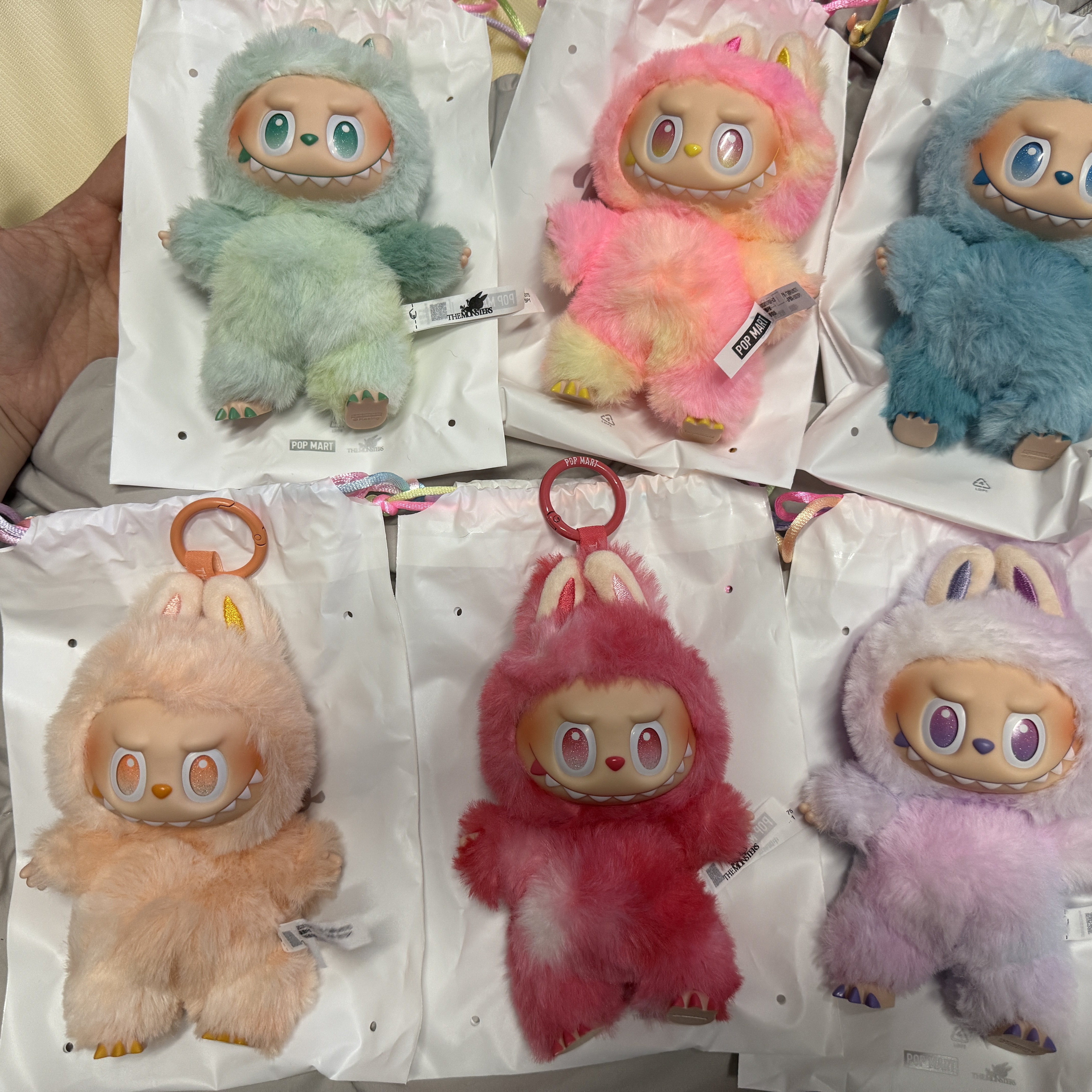 Pop Mart Labubu The Monsters Highlight Series Sealed Case (6 Blind Boxes) 착용 스타일