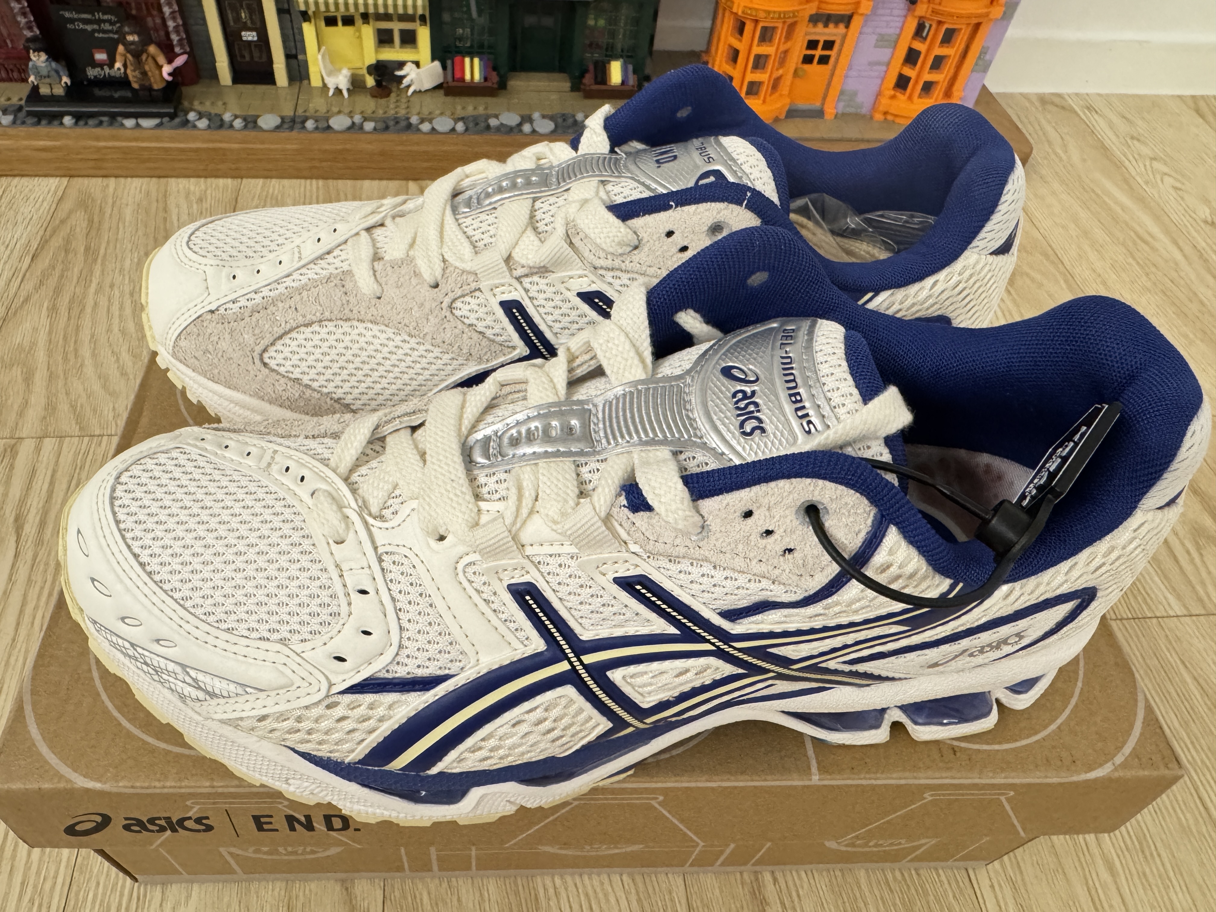 Asics x END. Gel-Nimbus 10.1 Snow White Sodalite Blue 착용 스타일