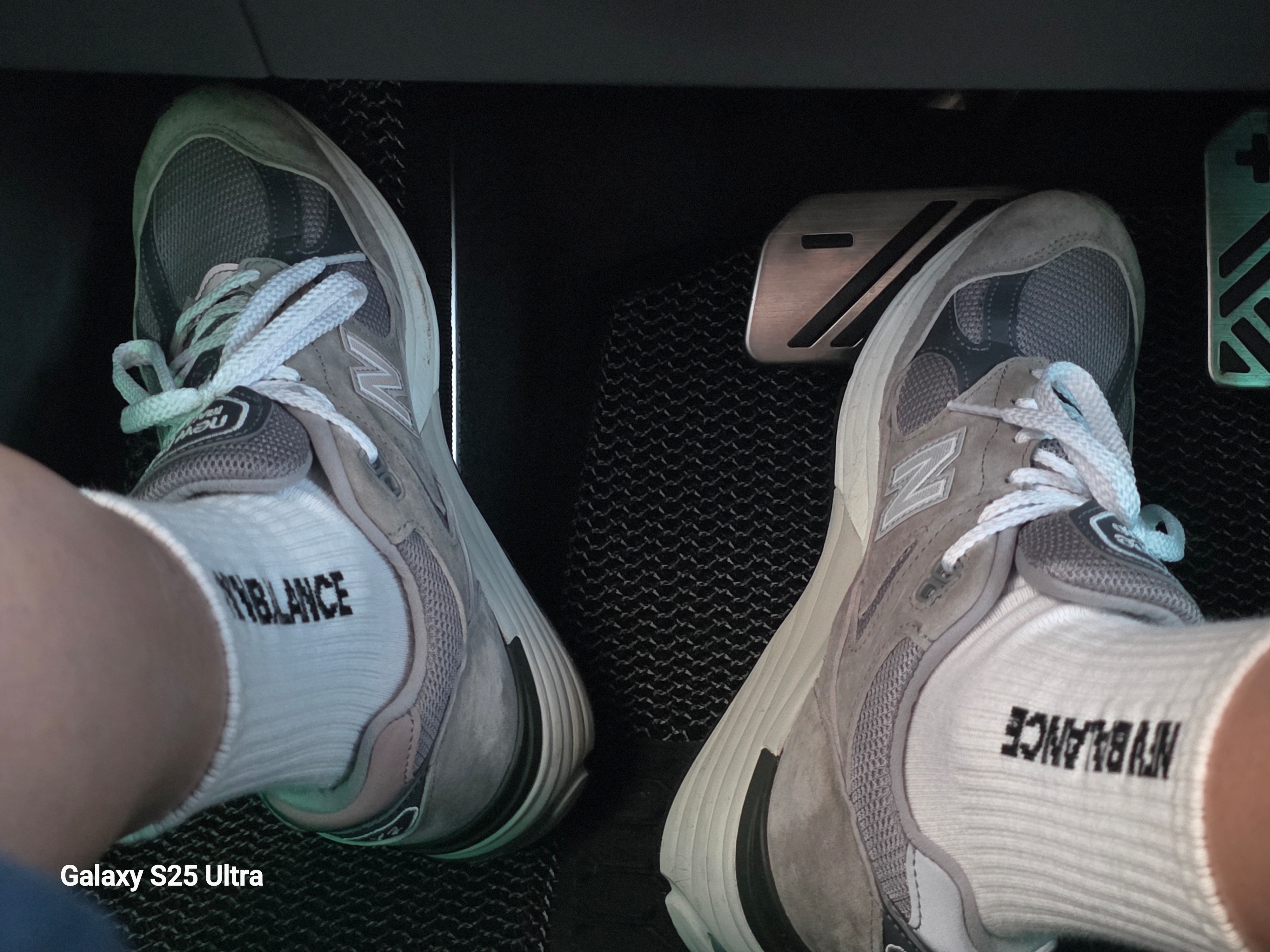 New Balance 991v2 Made in UK Rock Ridge Alloy Silver 착용 스타일 - 2