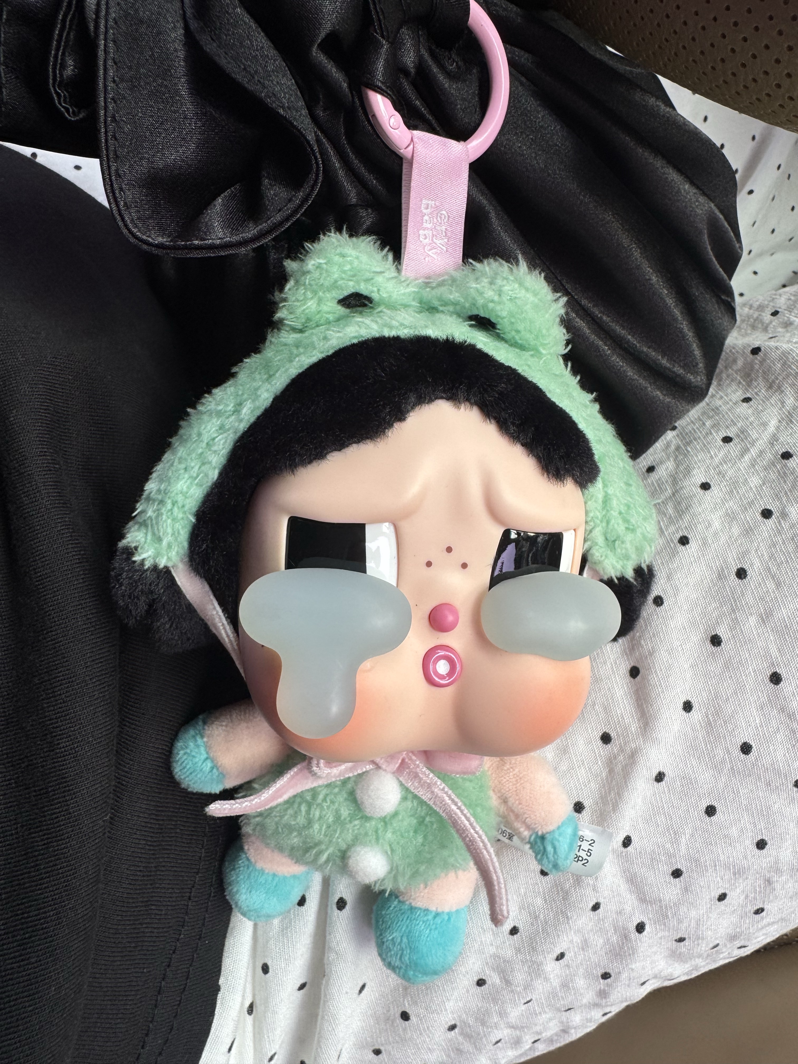 Pop Mart Crybaby Crying Again Series Plush Keyring What A Frog (Opened Case) 착용 스타일