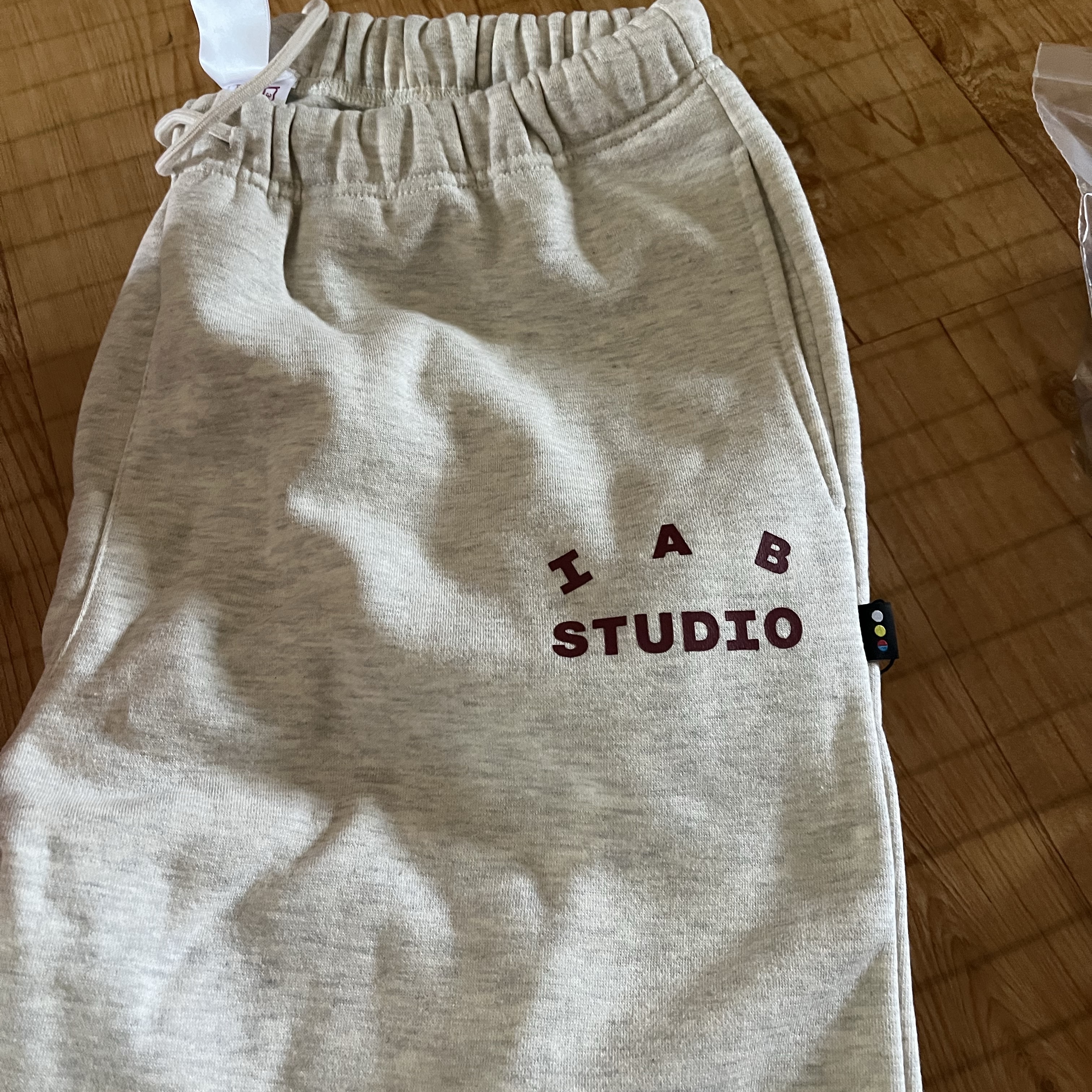 IAB Studio Sweatpants Oatmeal Burgundy - 22SS 착용 스타일