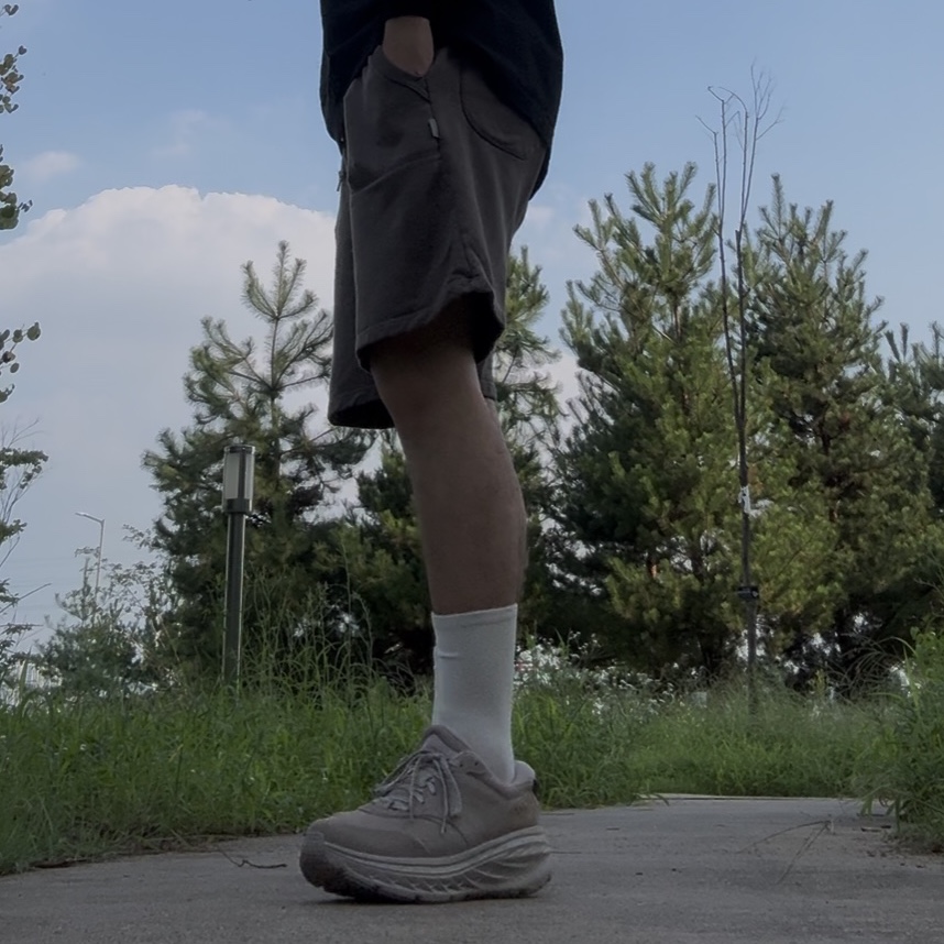 Hoka x Engineered Garments Bondi L Simply Taupe Cow Hair 착용 스타일