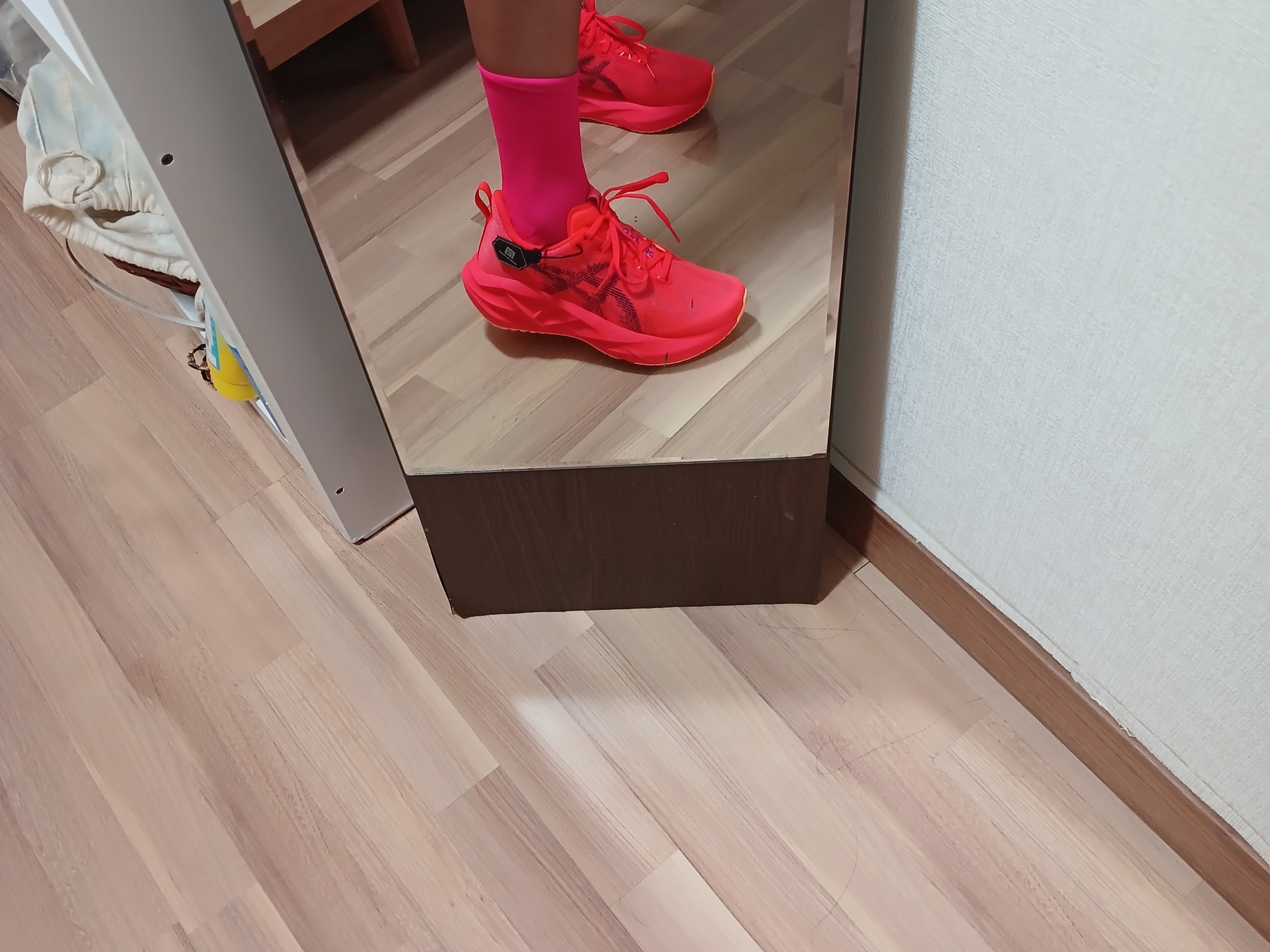 (W) Asics Novablast 5 Flash Red Edo Purple 착용 스타일