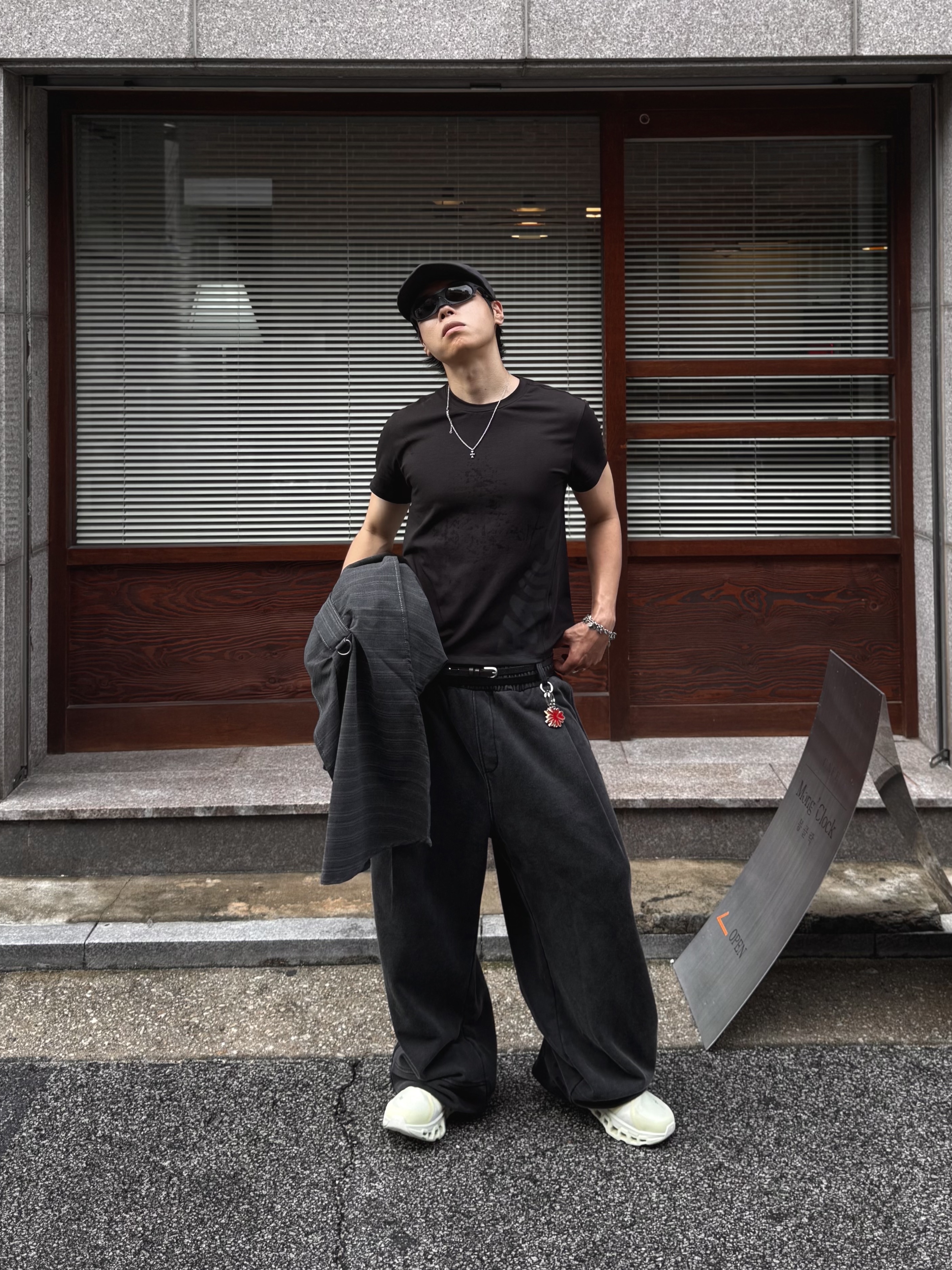 On Running x Post Archive Faction (Paf) Cloudmonster 2 Seedling White, Oakley Plantaris Matte Black Frame Prizm Grey Lenses Regular Universal Fit 착용 스타일 - 5
