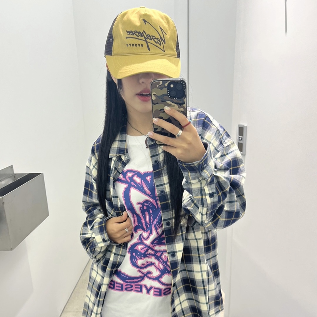 YESEYESEE Plop Check Shirt Blue, YESEYESEE Beach Boy Cap Mustard 착용 스타일 - 2