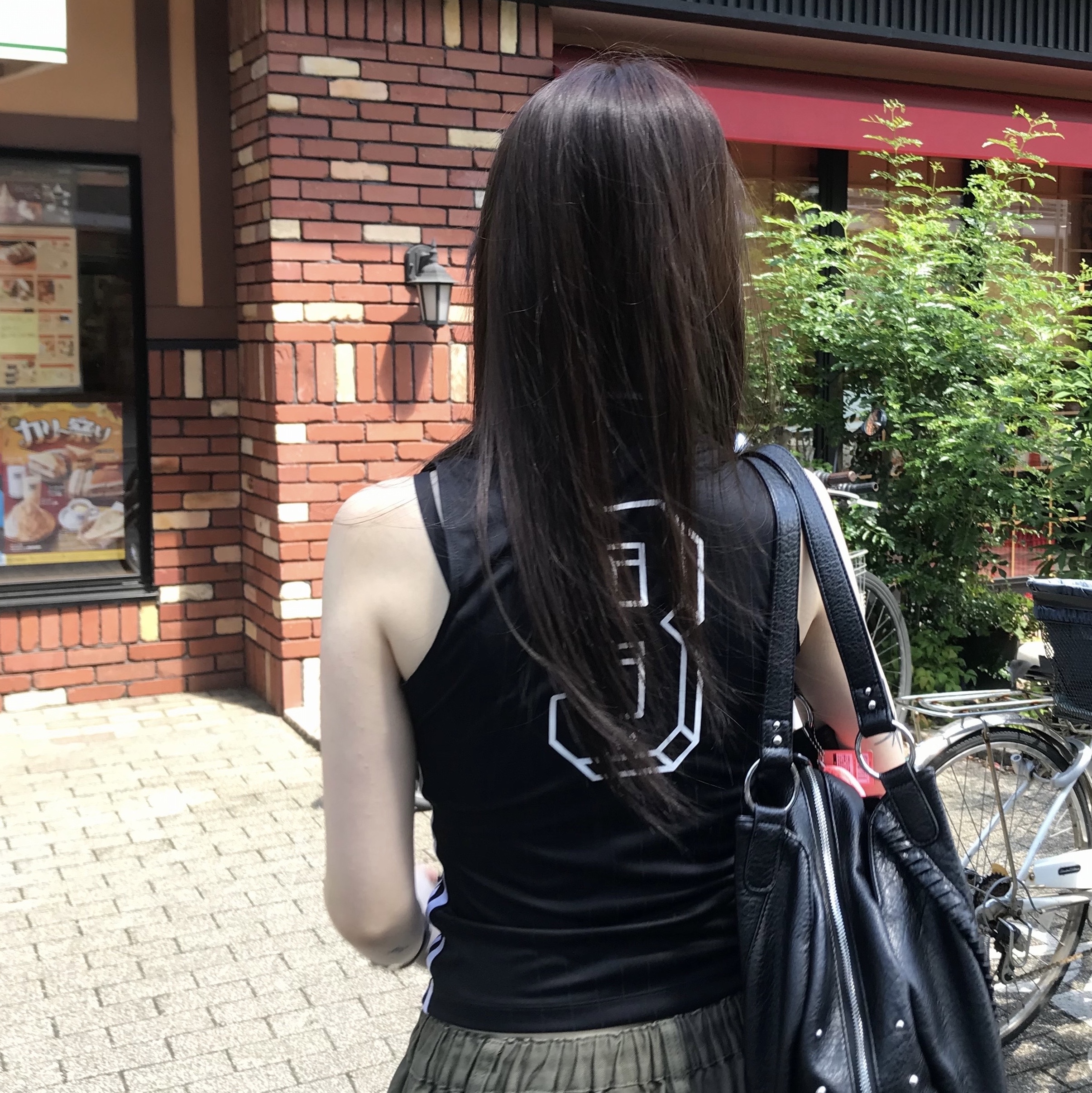 (W) Adidas V-Neck Black - KR Sizing 착용 스타일 - 2