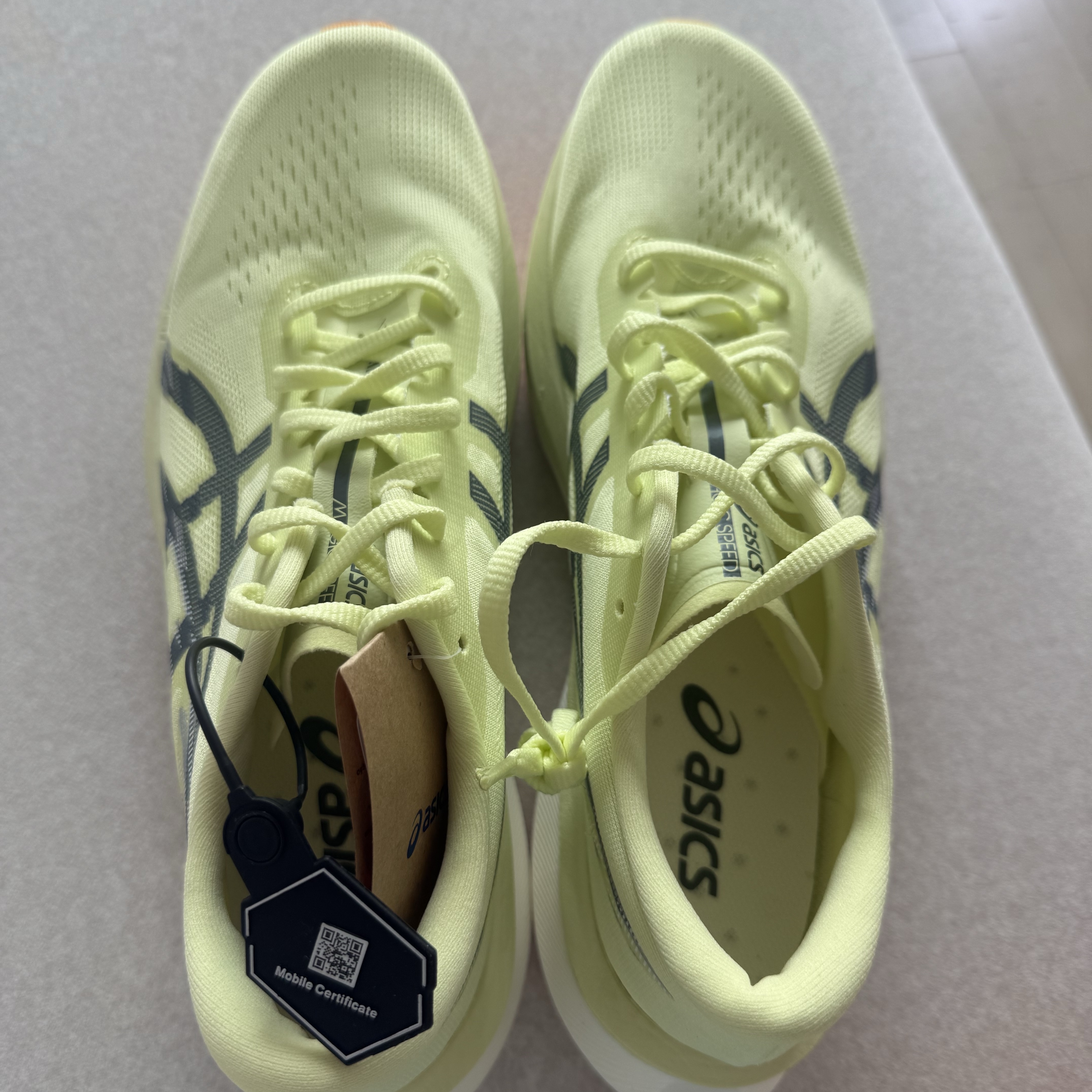 Asics Magic Speed 4 Huddle Yellow Metropolis 착용 스타일 - 1
