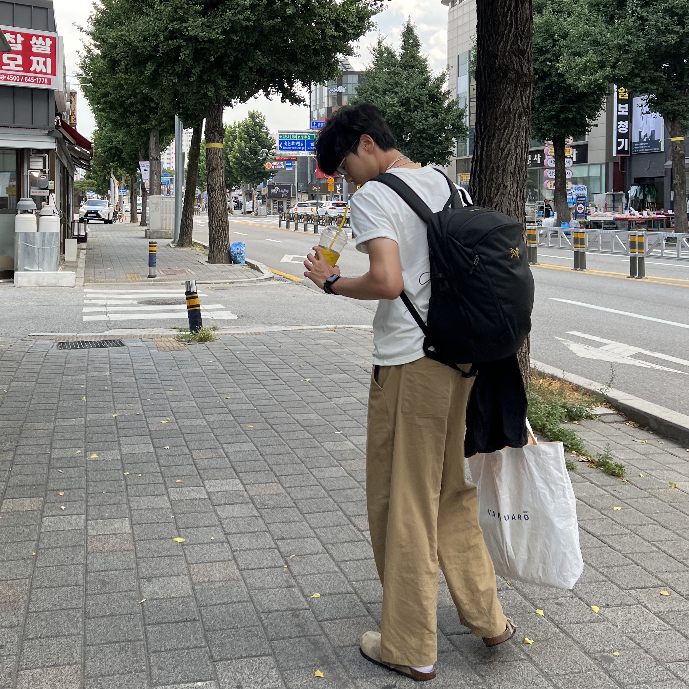 Arc'teryx Mantis 26 Backpack Black 착용 스타일