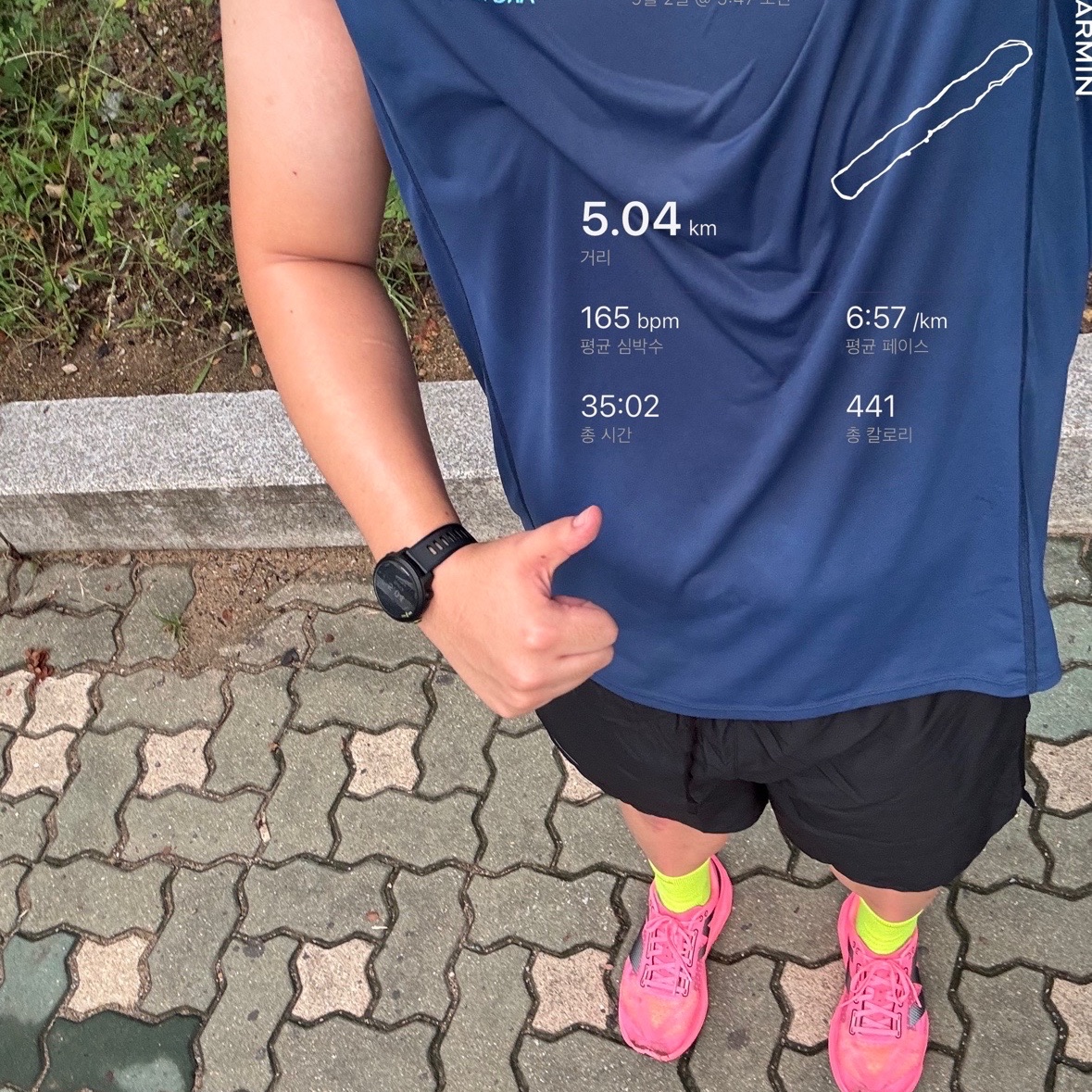New Balance Fuelcell Rebel v4 Ultra Pink Black - 2E Wide 착용 스타일