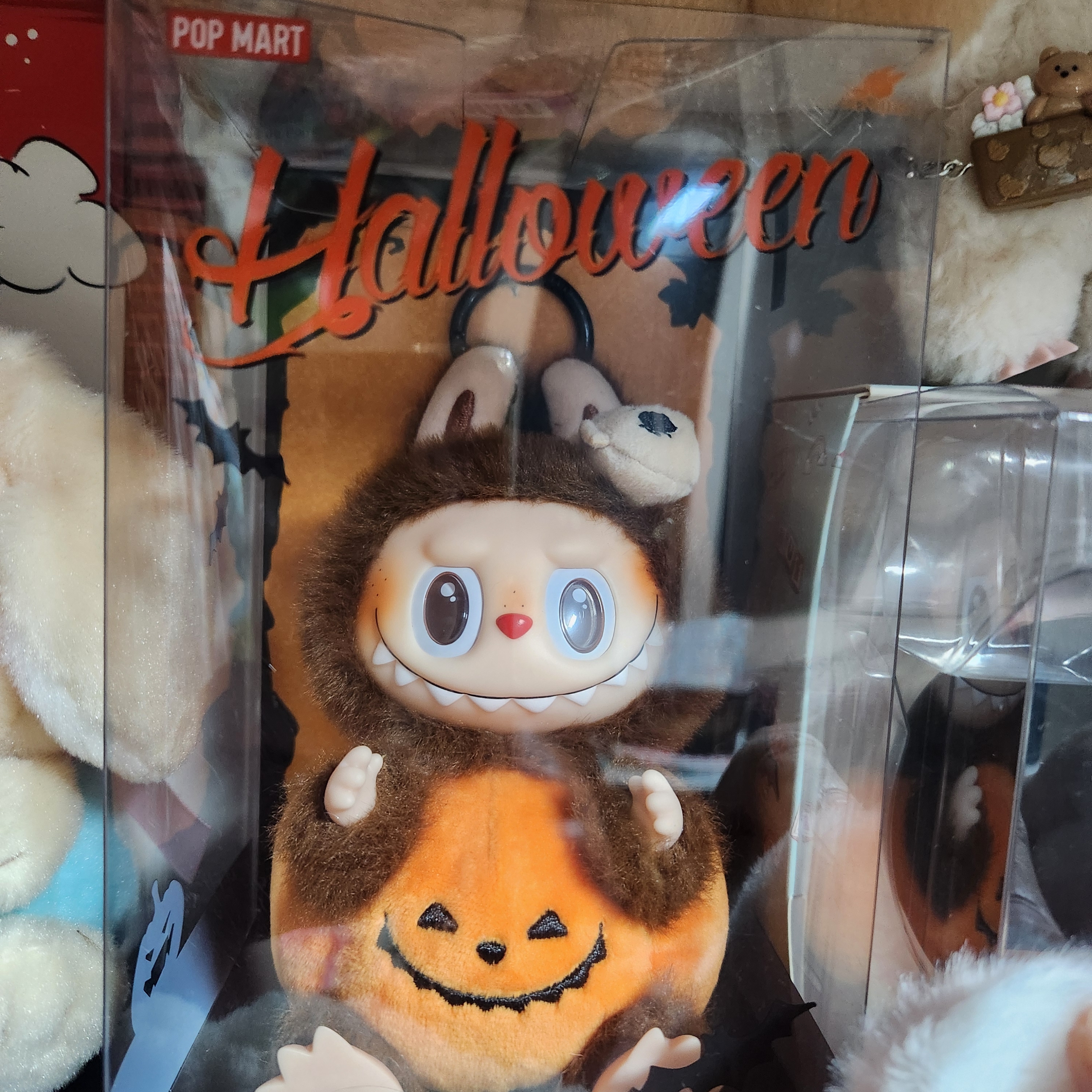 Pop Mart Labubu Halloween Party Series Pumpkin Toy Keyring 착용 스타일