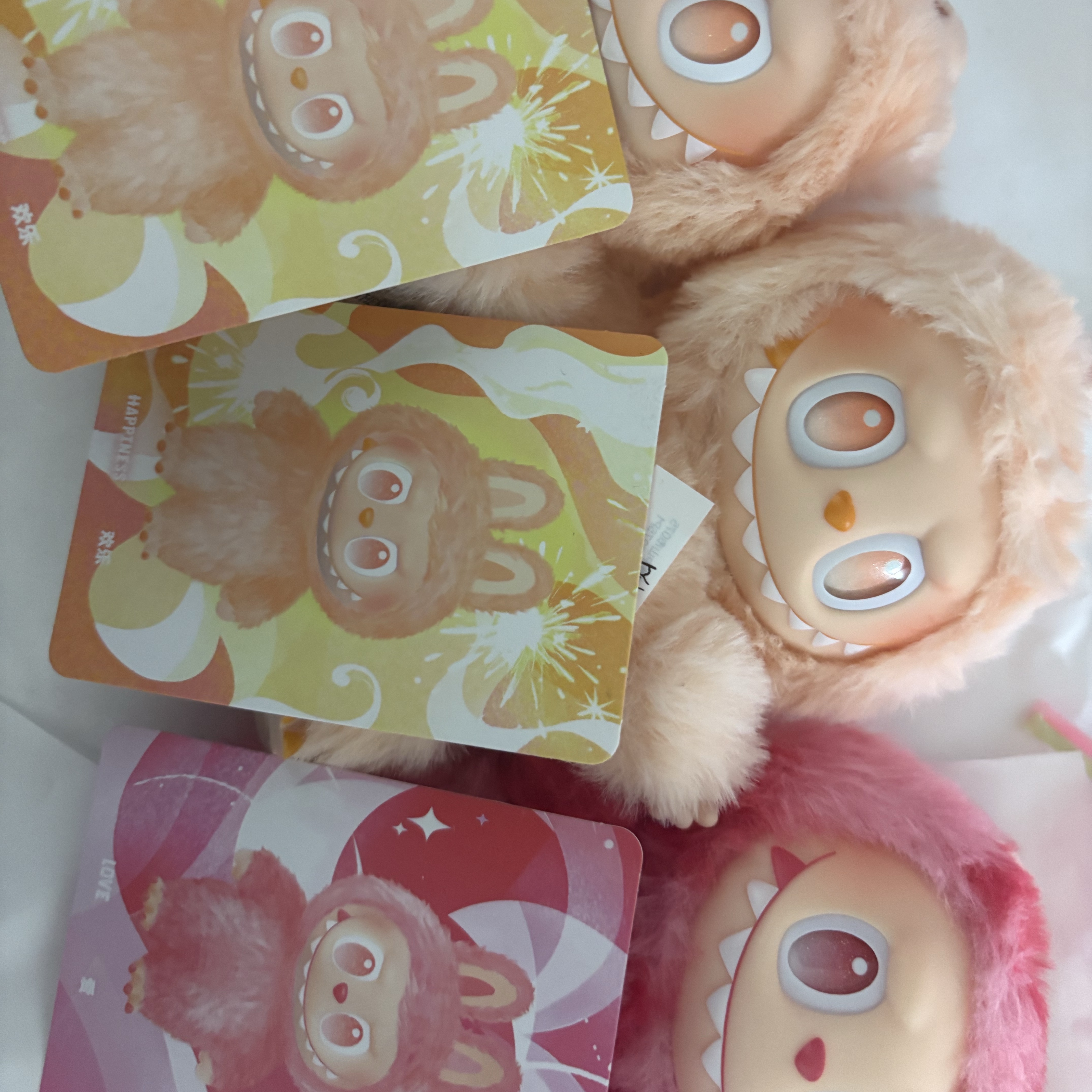 Pop Mart Labubu The Monsters Highlight Series Sealed Case (Bundle of 3/1 Blind Box) 착용 스타일