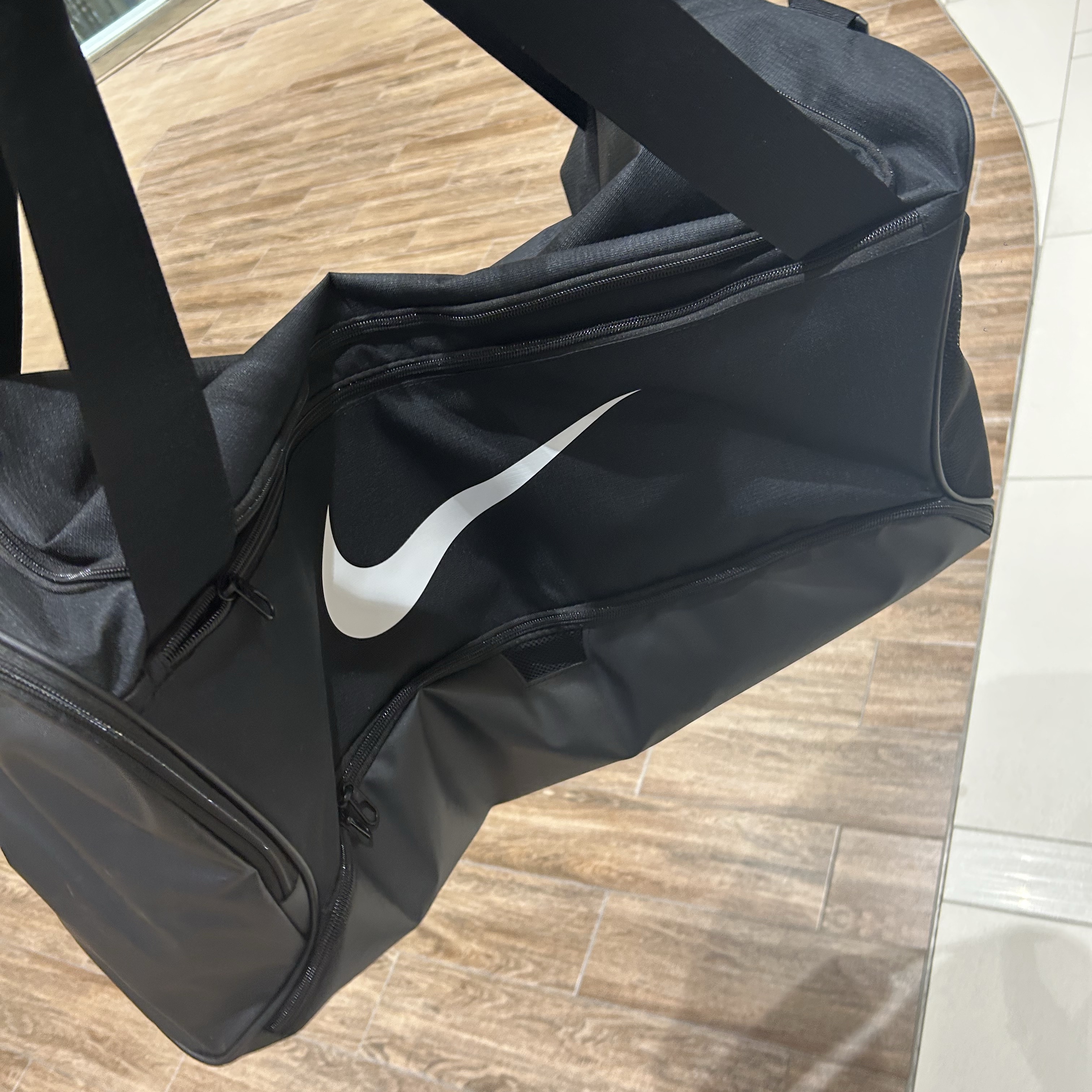 Nike Brasilia 9.5 Training Duffle Bag Medium 60L Black 착용 스타일 - 2