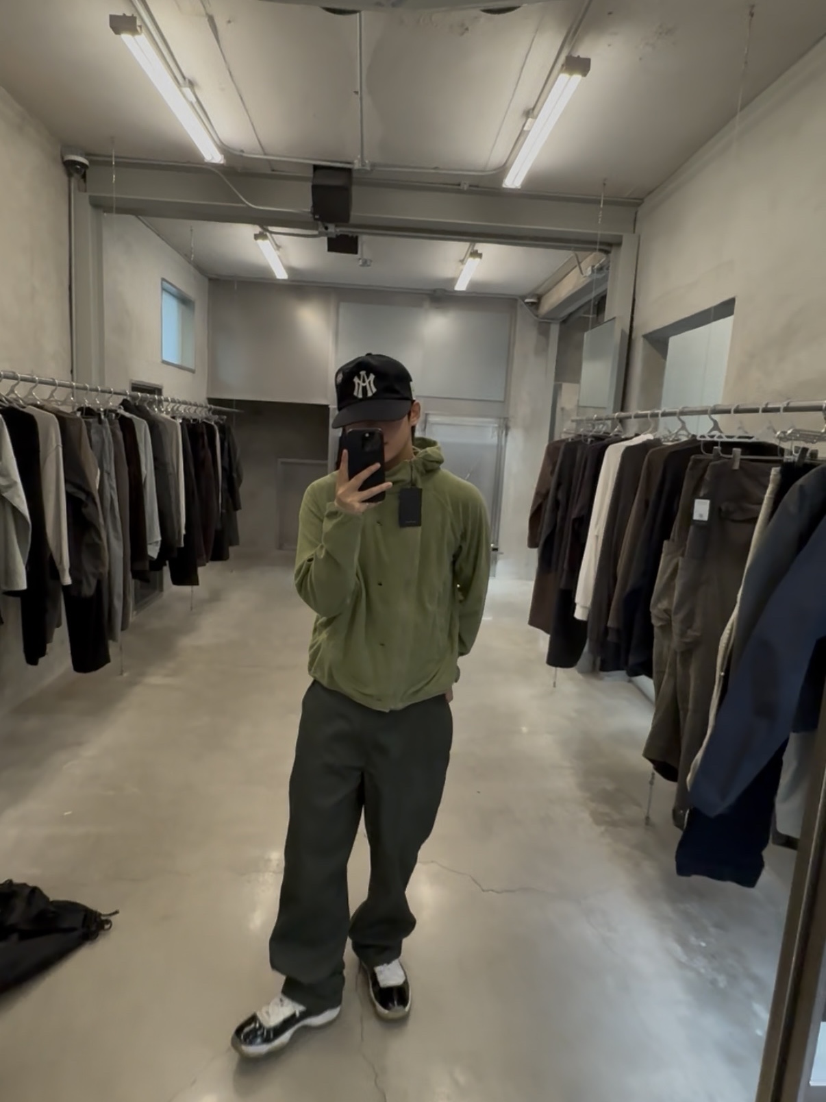 Sansan Gear Button Fleece Jacket Green 착용 스타일 - 2